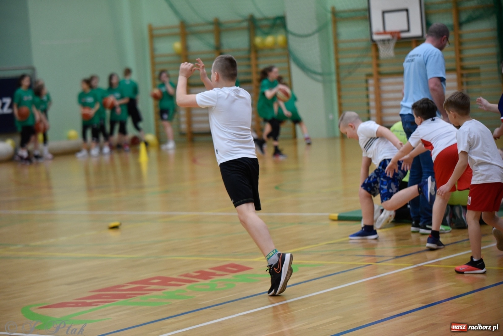 Zdjęcie w galerii na portalu naszraciborz.pl: Festiwal Sportu z SP 18 w hali przy Łąkowej [FOTO i WIDEO] wiadomości z regionu