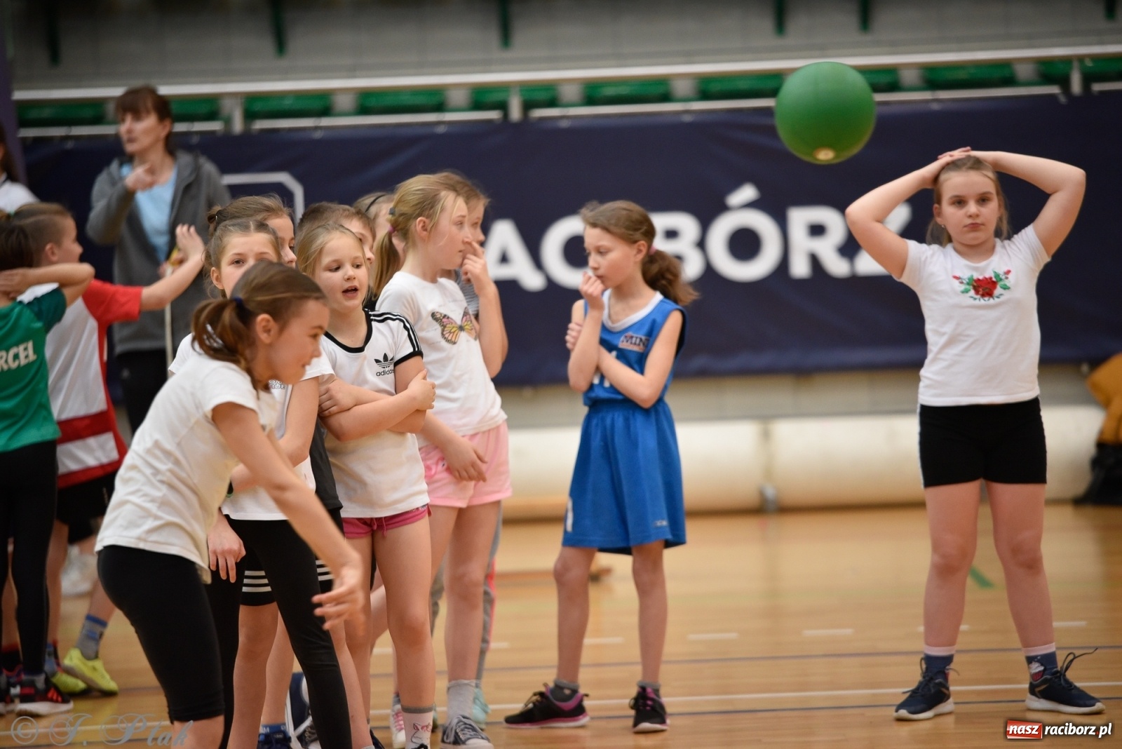 Zdjęcie w galerii na portalu naszraciborz.pl: Festiwal Sportu z SP 18 w hali przy Łąkowej [FOTO i WIDEO] wiadomości z regionu