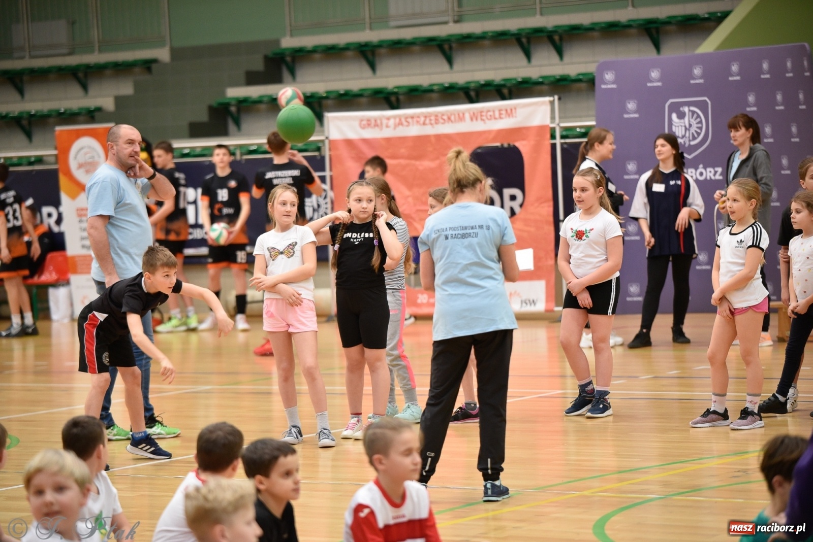 Zdjęcie w galerii na portalu naszraciborz.pl: Festiwal Sportu z SP 18 w hali przy Łąkowej [FOTO i WIDEO] wiadomości z regionu