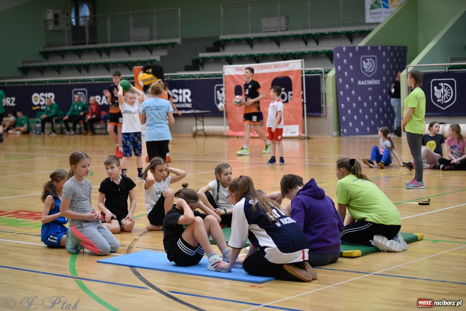 Zdjęcie w galerii na portalu naszraciborz.pl: Festiwal Sportu z SP 18 w hali przy Łąkowej [FOTO i WIDEO] wiadomości z regionu