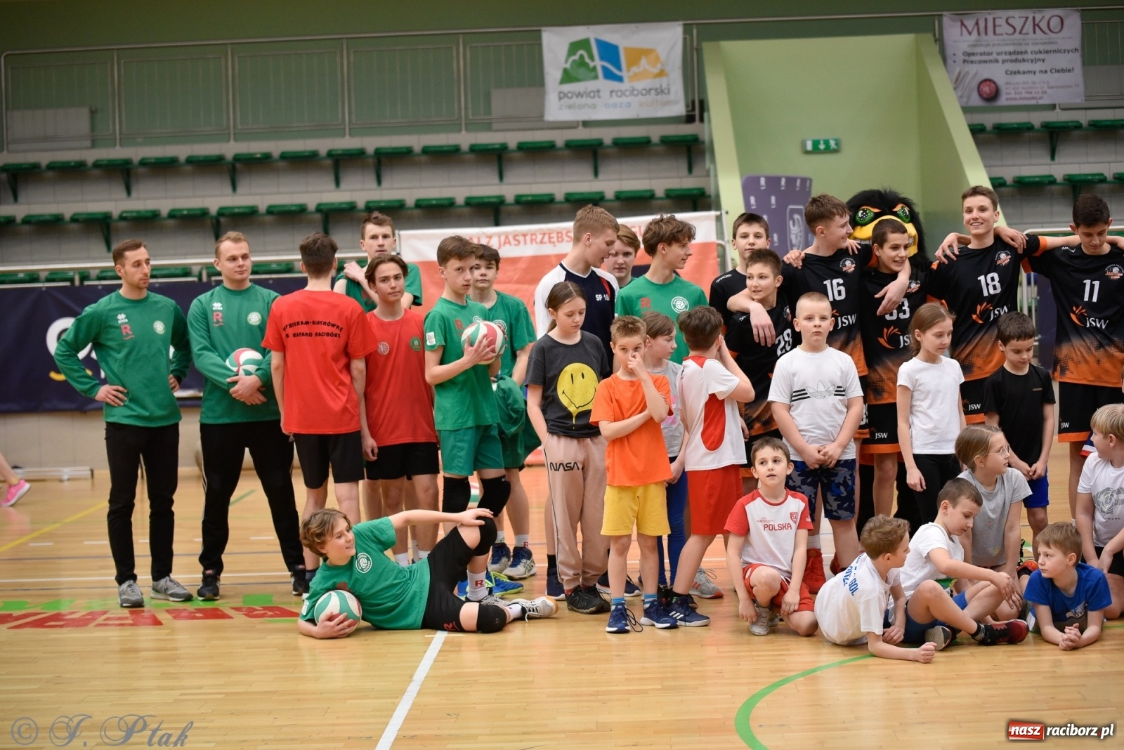 Zdjęcie w galerii na portalu naszraciborz.pl: Festiwal Sportu z SP 18 w hali przy Łąkowej [FOTO i WIDEO] wiadomości z regionu