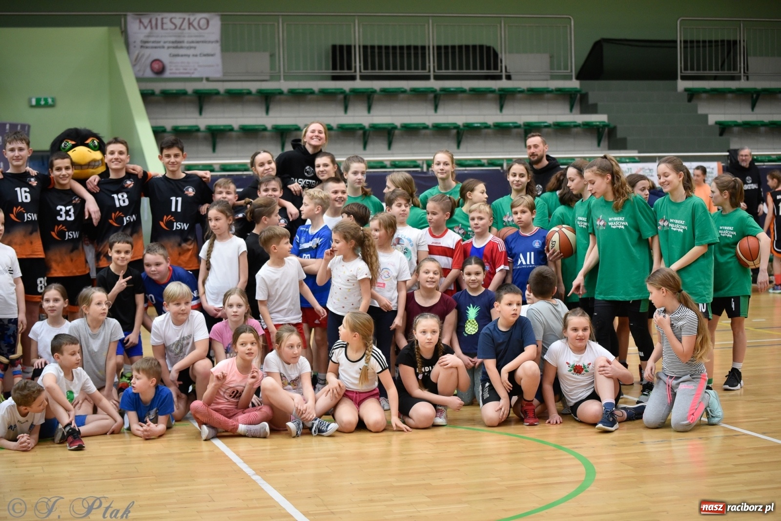 Zdjęcie w galerii na portalu naszraciborz.pl: Festiwal Sportu z SP 18 w hali przy Łąkowej [FOTO i WIDEO] wiadomości z regionu