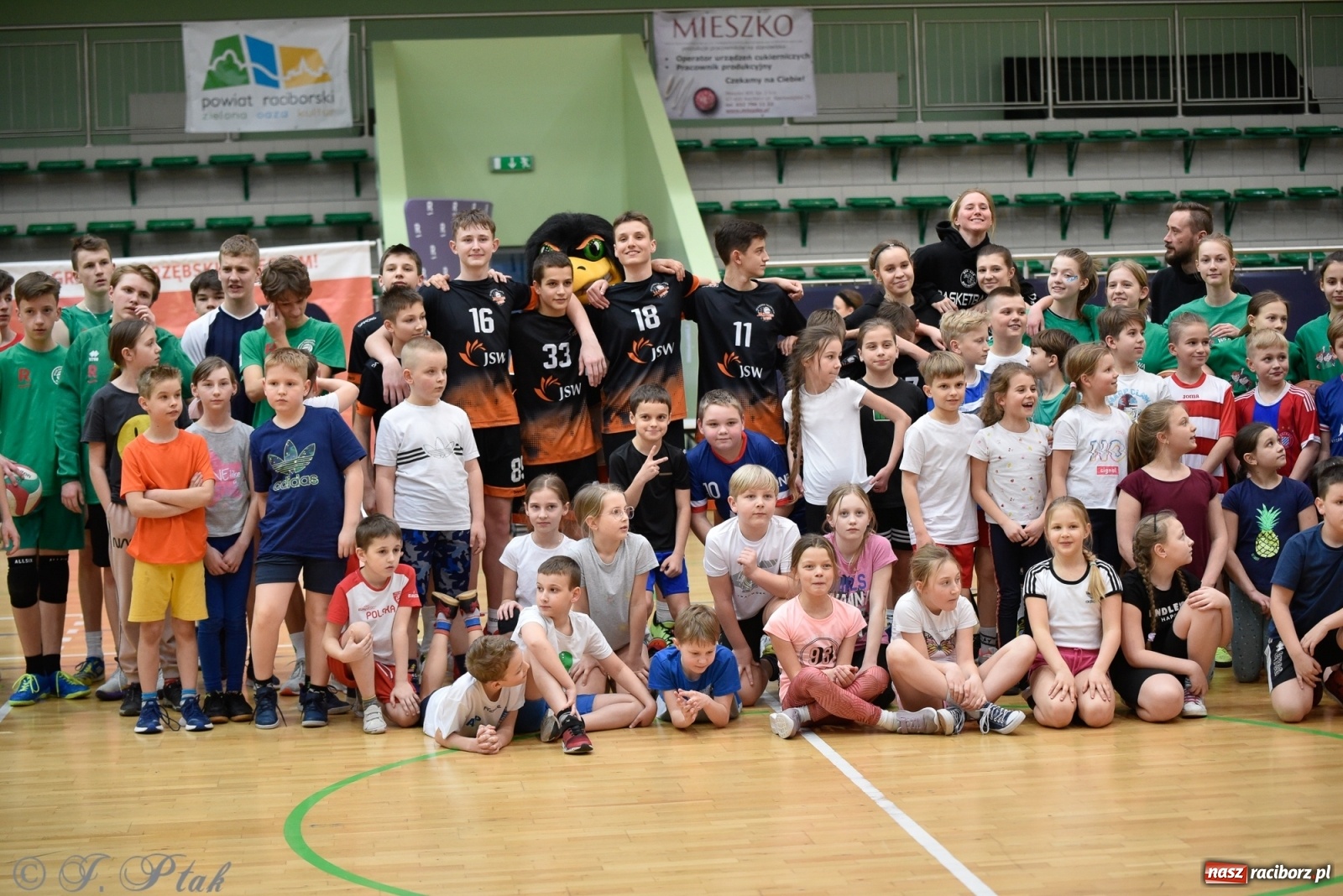 Zdjęcie w galerii na portalu naszraciborz.pl: Festiwal Sportu z SP 18 w hali przy Łąkowej [FOTO i WIDEO] wiadomości z regionu