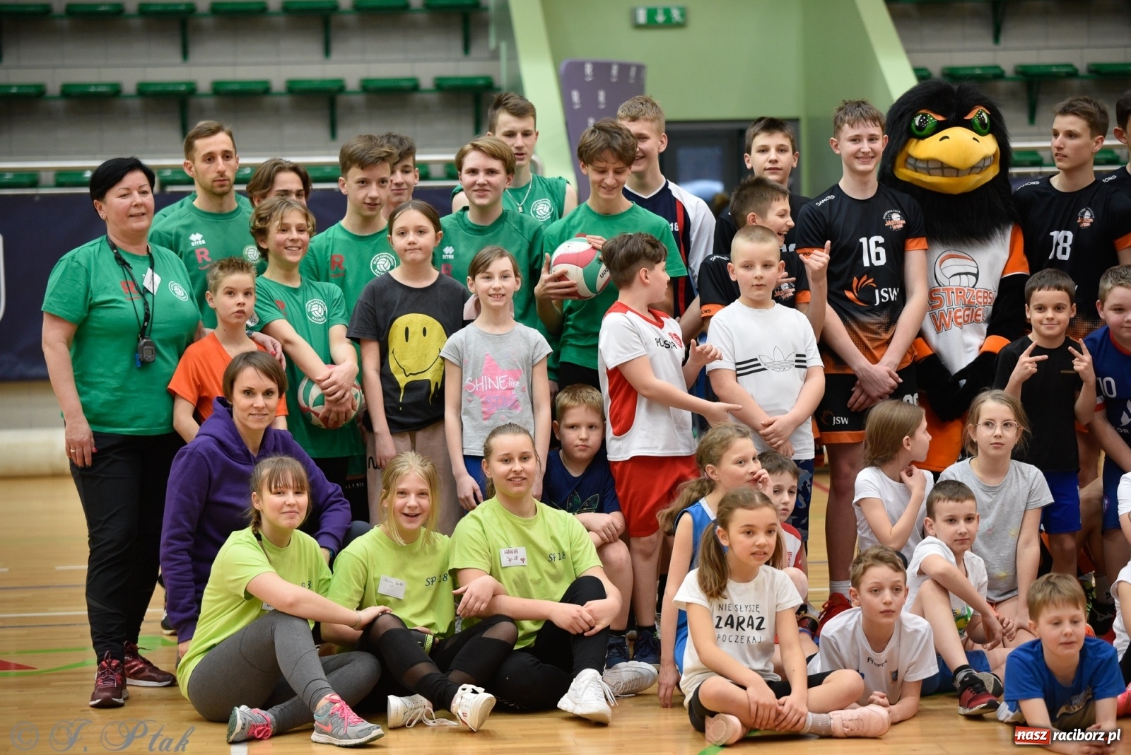 Zdjęcie w galerii na portalu naszraciborz.pl: Festiwal Sportu z SP 18 w hali przy Łąkowej [FOTO i WIDEO] wiadomości z regionu