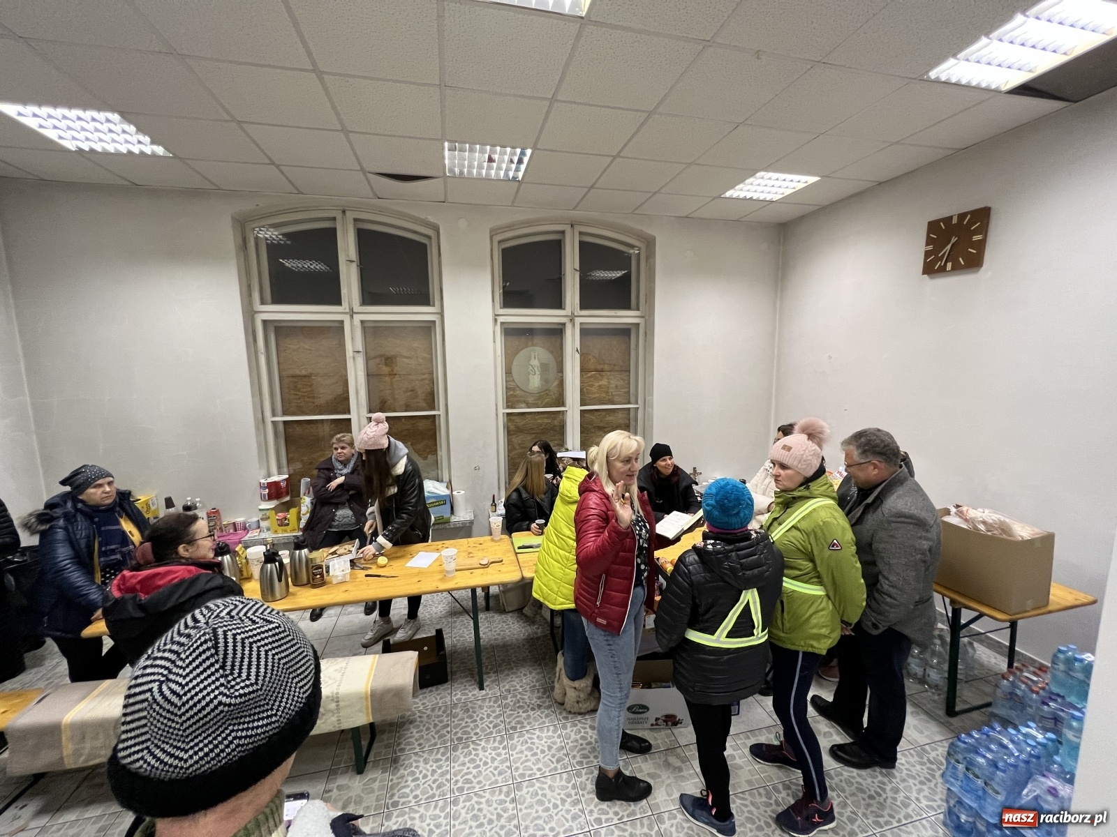 Zdjęcie w galerii na portalu naszraciborz.pl: Całodobowe dyżury na dworcu w Chałupkach, bo Ukraińcy wysiadają tu... przez pomyłkę wiadomości z regionu