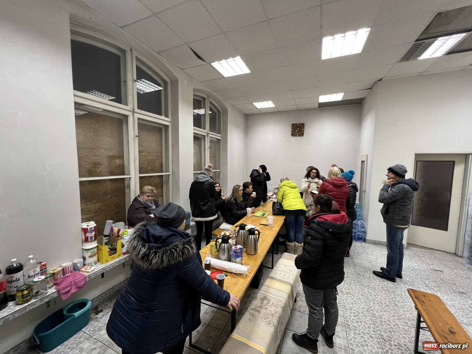 Zdjęcie w galerii na portalu naszraciborz.pl: Całodobowe dyżury na dworcu w Chałupkach, bo Ukraińcy wysiadają tu... przez pomyłkę wiadomości z regionu