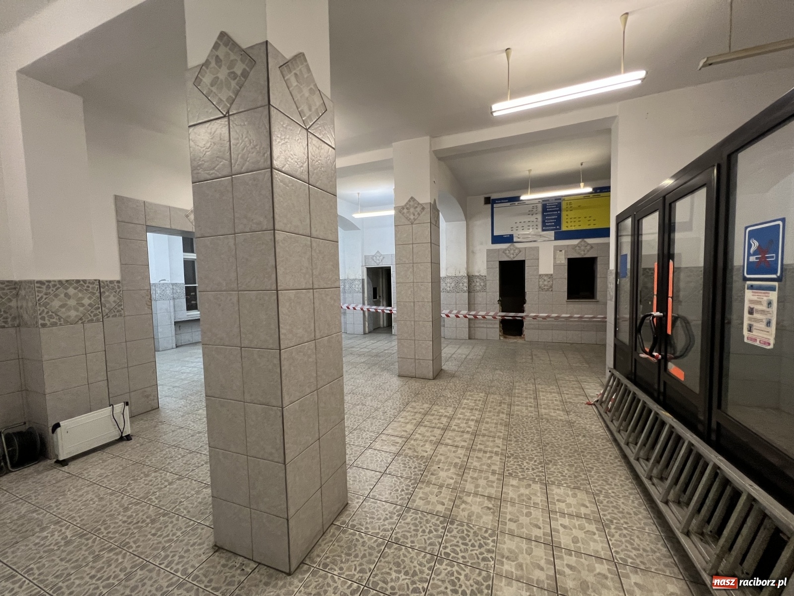 Zdjęcie w galerii na portalu naszraciborz.pl: Całodobowe dyżury na dworcu w Chałupkach, bo Ukraińcy wysiadają tu... przez pomyłkę wiadomości z regionu