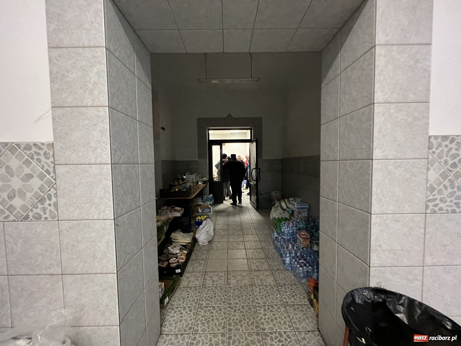 Zdjęcie w galerii na portalu naszraciborz.pl: Całodobowe dyżury na dworcu w Chałupkach, bo Ukraińcy wysiadają tu... przez pomyłkę wiadomości z regionu