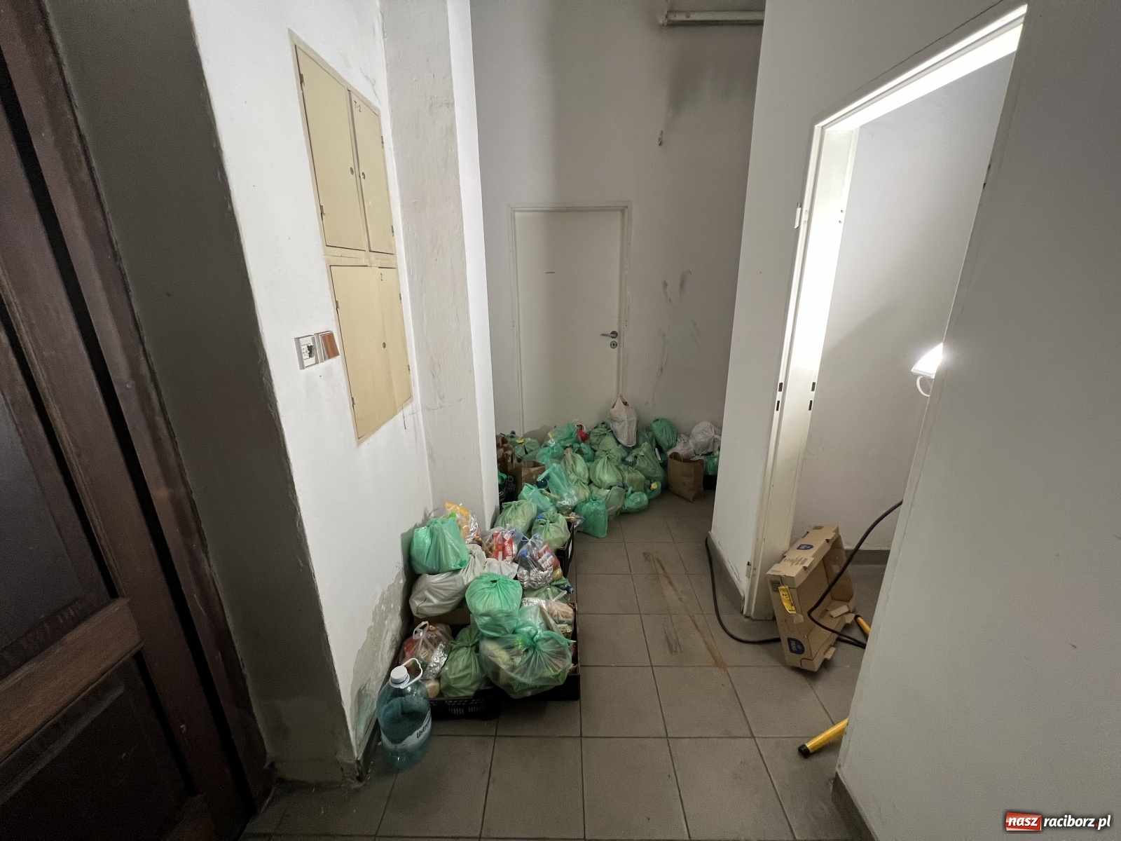 Zdjęcie w galerii na portalu naszraciborz.pl: Całodobowe dyżury na dworcu w Chałupkach, bo Ukraińcy wysiadają tu... przez pomyłkę wiadomości z regionu