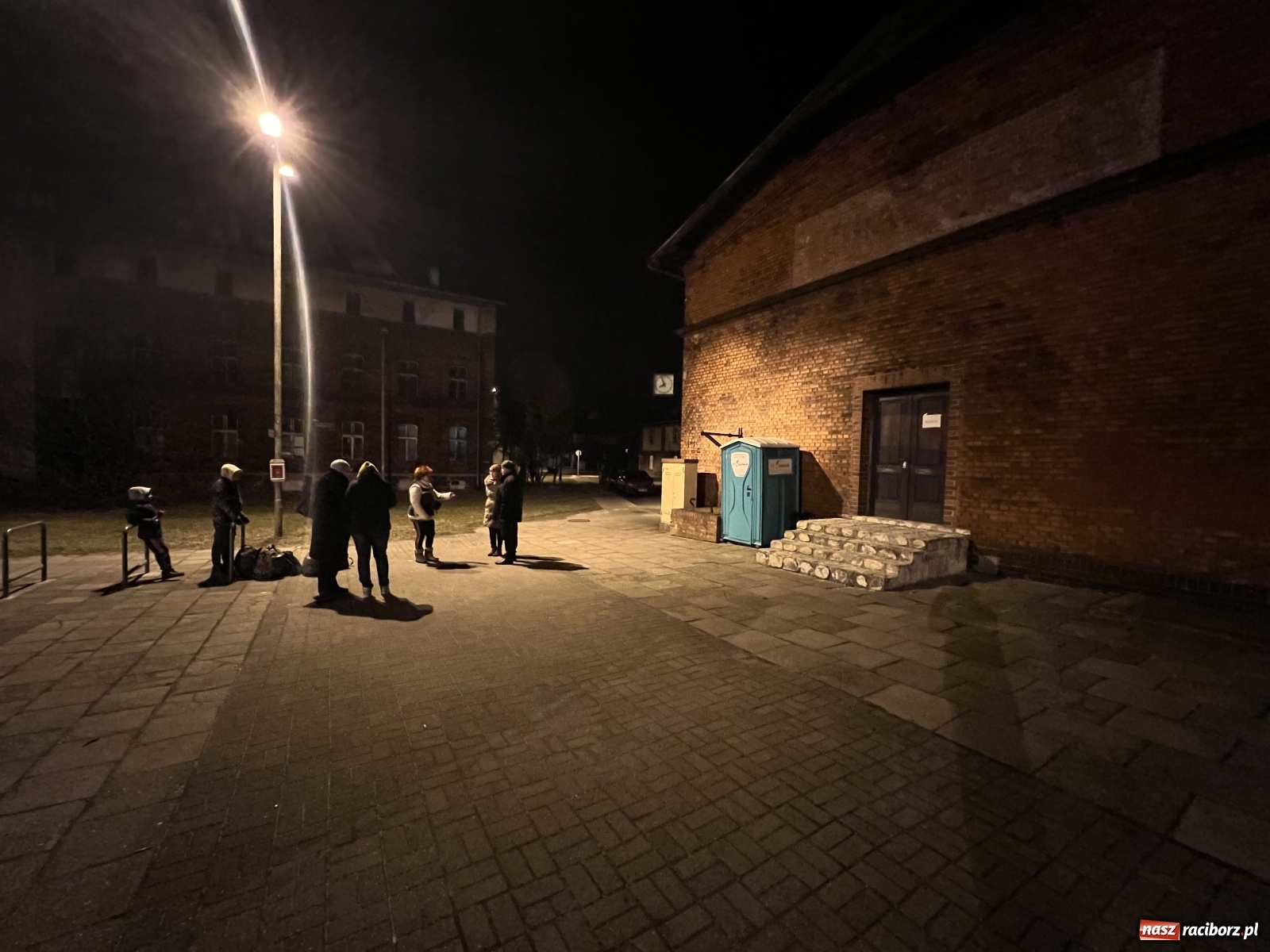 Zdjęcie w galerii na portalu naszraciborz.pl: Całodobowe dyżury na dworcu w Chałupkach, bo Ukraińcy wysiadają tu... przez pomyłkę wiadomości z regionu