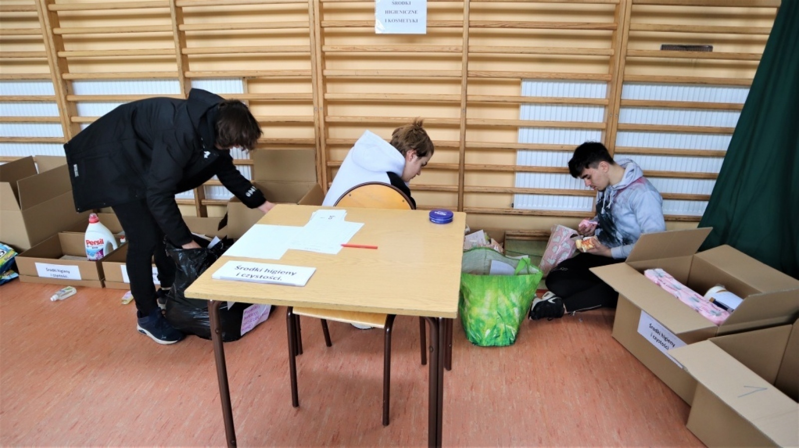 Zdjęcie w galerii na portalu naszraciborz.pl: Powiatowe punkty zbiórki darów dla Ukrainy wiadomości z regionu