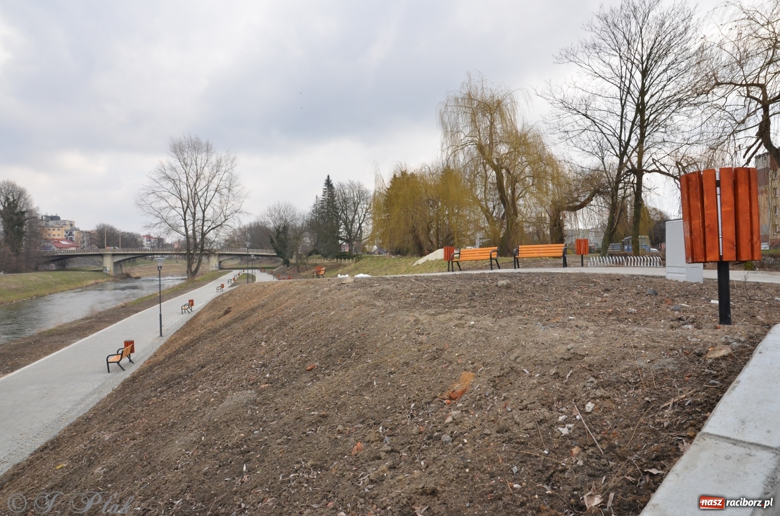 Zdjęcie w galerii na portalu naszraciborz.pl: Bulwary nadodrzańskie gotowe. Czy polubią je raciborzanie? wiadomości z regionu