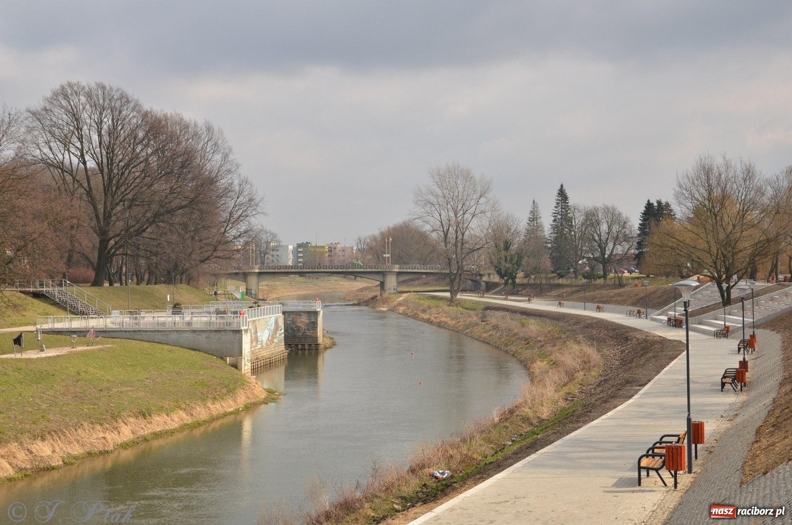 Zdjęcie w galerii na portalu naszraciborz.pl: Bulwary nadodrzańskie gotowe. Czy polubią je raciborzanie? wiadomości z regionu