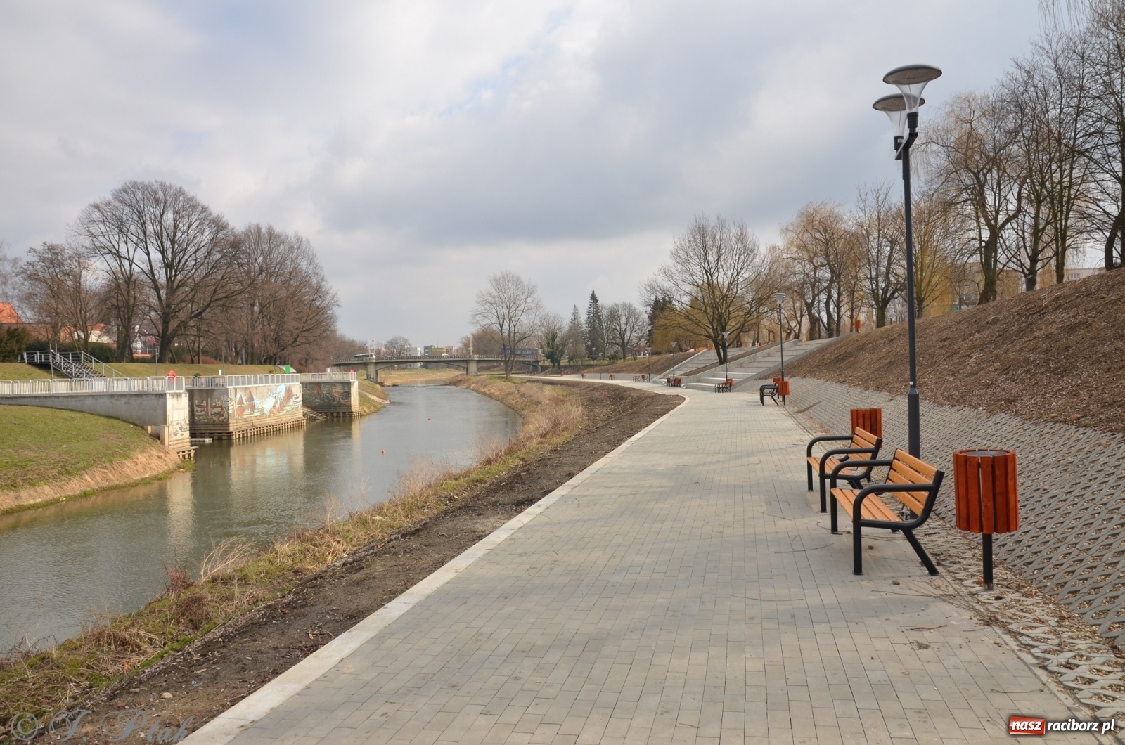 Zdjęcie w galerii na portalu naszraciborz.pl: Bulwary nadodrzańskie gotowe. Czy polubią je raciborzanie? wiadomości z regionu