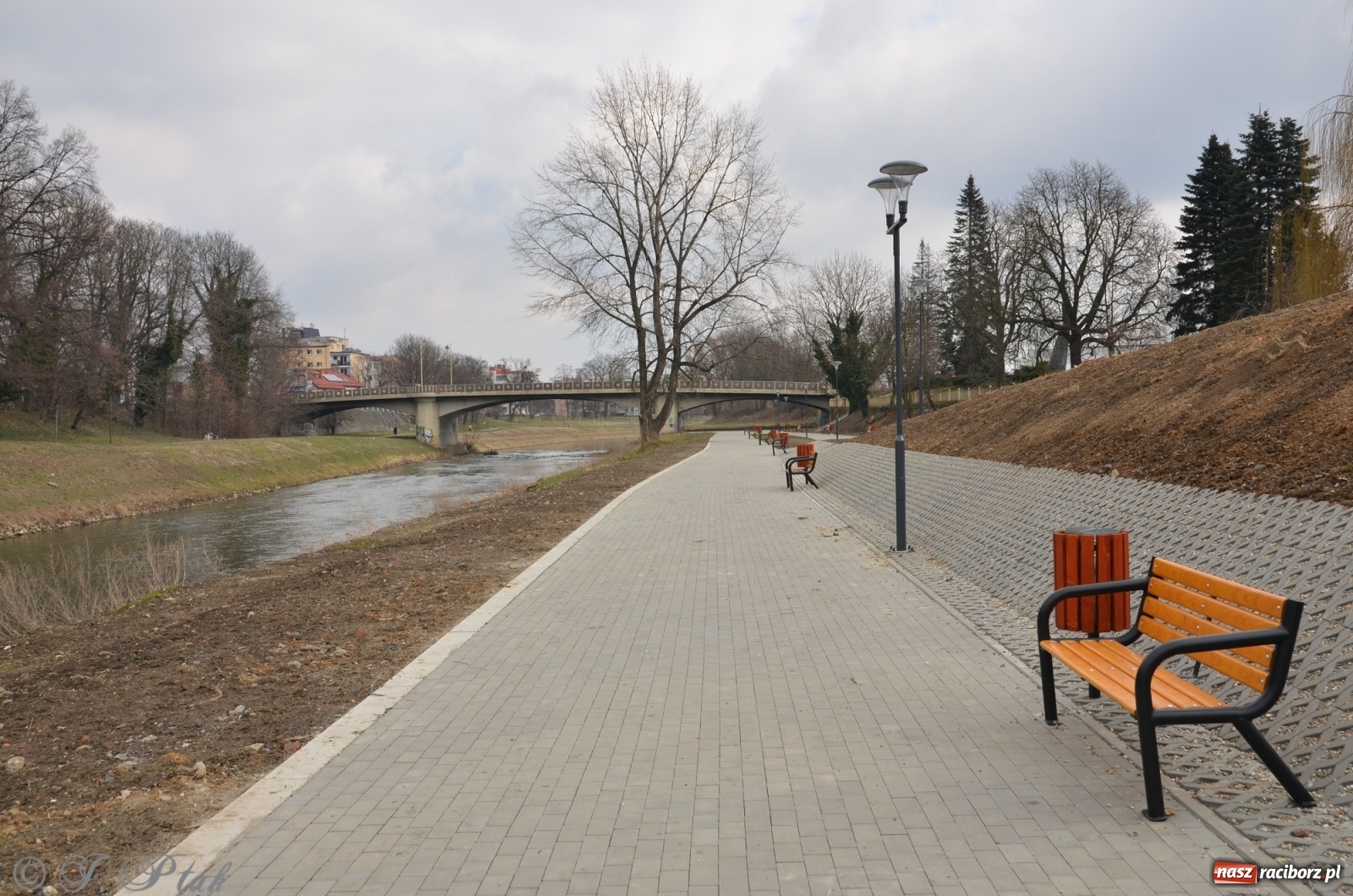 Zdjęcie w galerii na portalu naszraciborz.pl: Bulwary nadodrzańskie gotowe. Czy polubią je raciborzanie? wiadomości z regionu