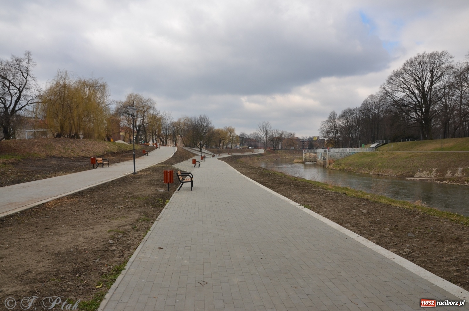 Zdjęcie w galerii na portalu naszraciborz.pl: Bulwary nadodrzańskie gotowe. Czy polubią je raciborzanie? wiadomości z regionu