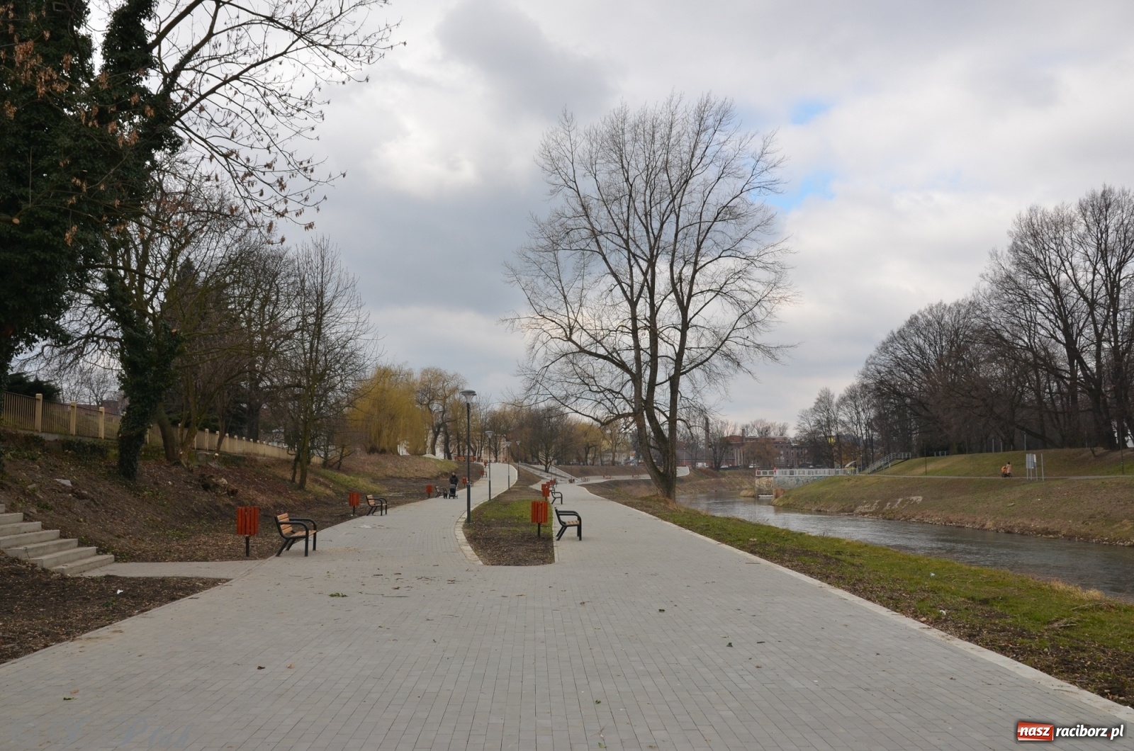 Zdjęcie w galerii na portalu naszraciborz.pl: Bulwary nadodrzańskie gotowe. Czy polubią je raciborzanie? wiadomości z regionu