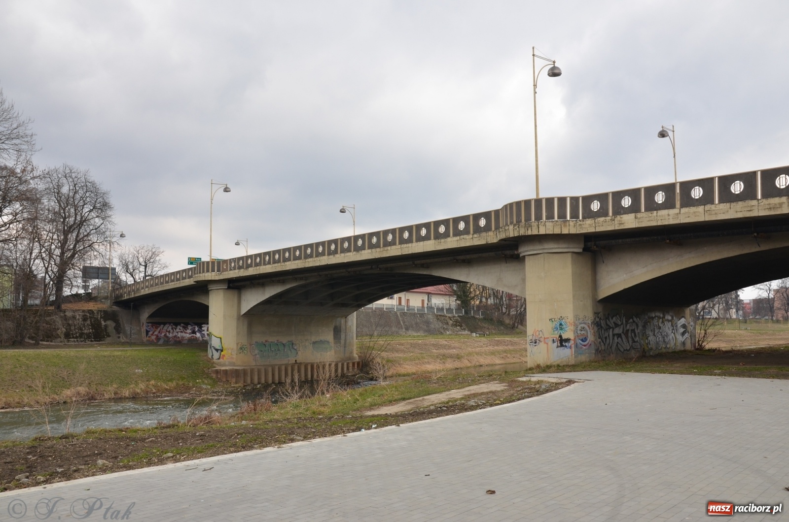 Zdjęcie w galerii na portalu naszraciborz.pl: Bulwary nadodrzańskie gotowe. Czy polubią je raciborzanie? wiadomości z regionu