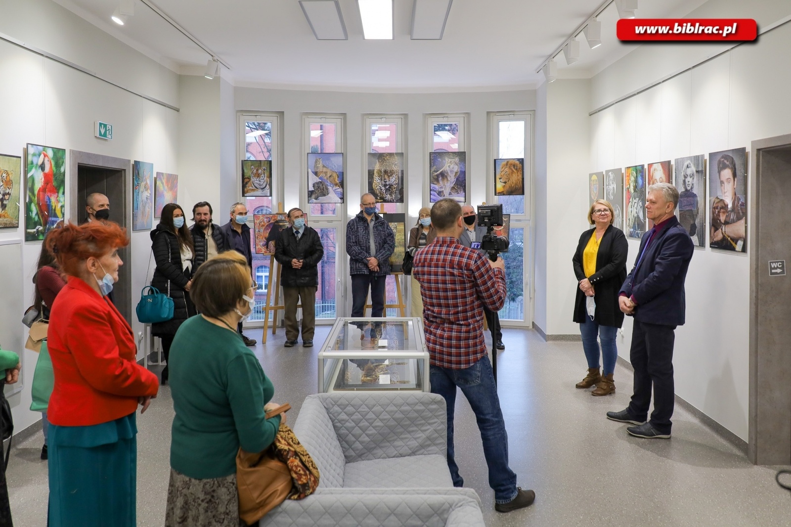 Zdjęcie w galerii na portalu naszraciborz.pl: Sztuka z puzzli. W bibliotece odbył się wernisaż wystawy Jana Świerczka wiadomości z regionu