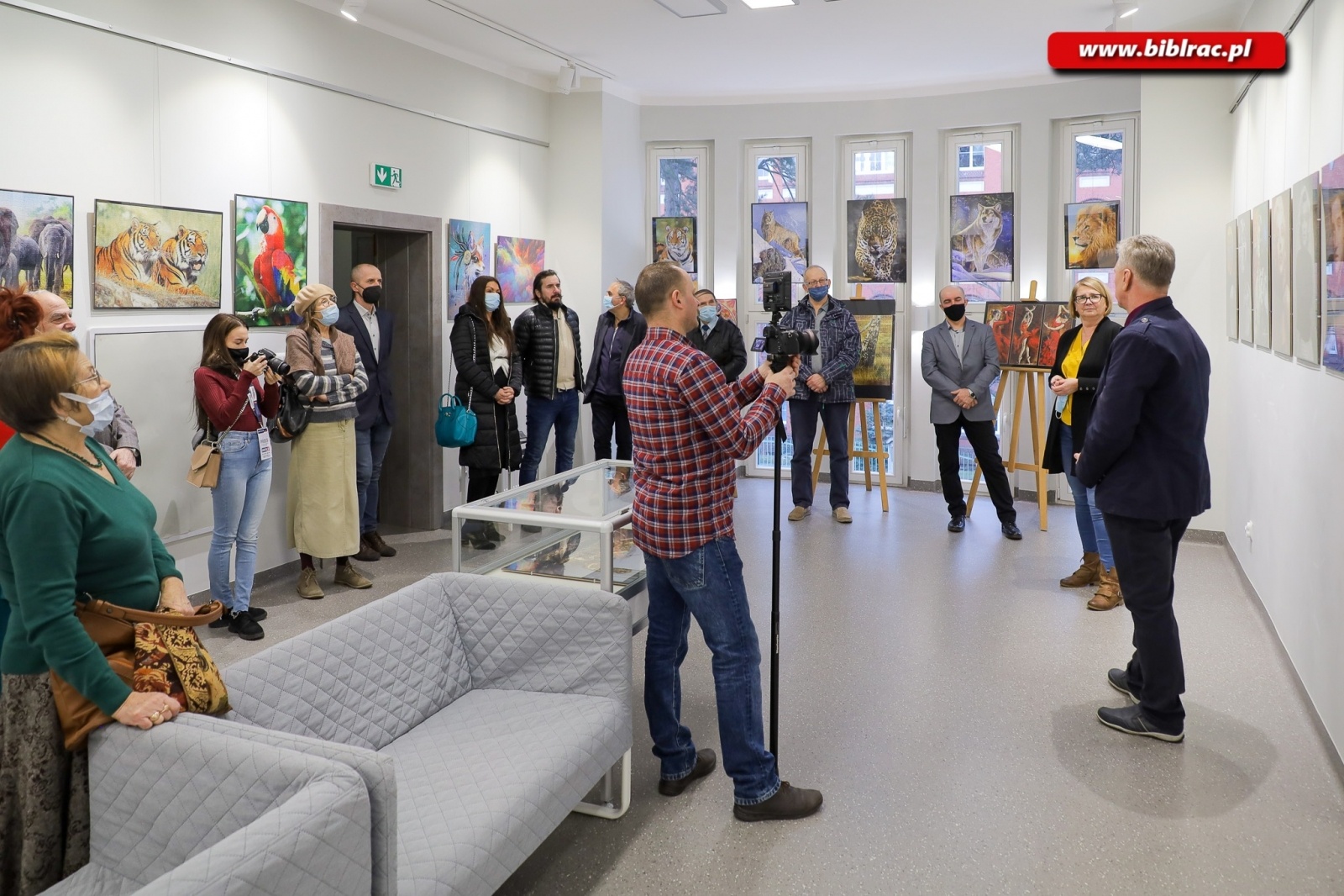 Zdjęcie w galerii na portalu naszraciborz.pl: Sztuka z puzzli. W bibliotece odbył się wernisaż wystawy Jana Świerczka wiadomości z regionu