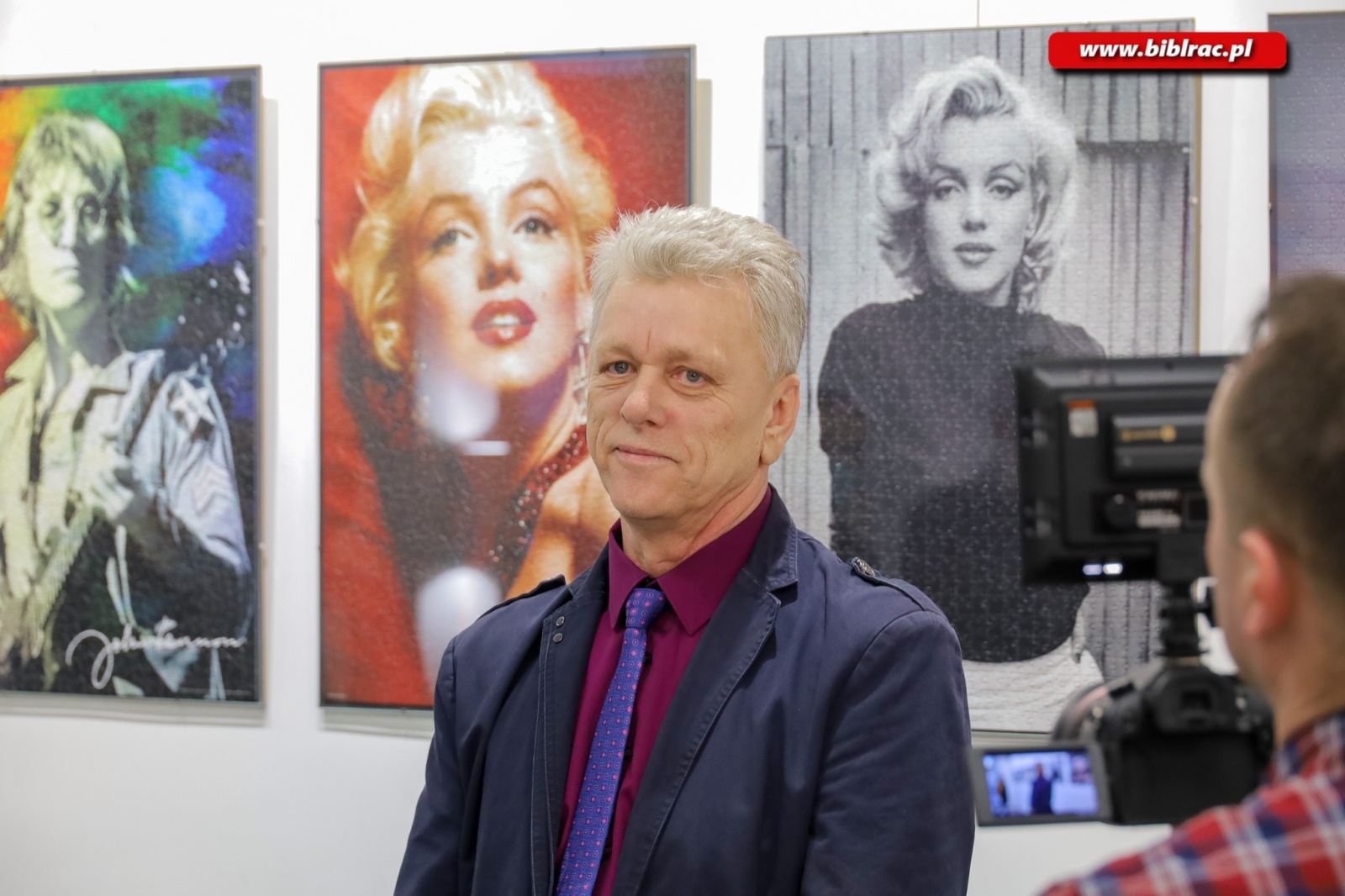 Zdjęcie w galerii na portalu naszraciborz.pl: Sztuka z puzzli. W bibliotece odbył się wernisaż wystawy Jana Świerczka wiadomości z regionu