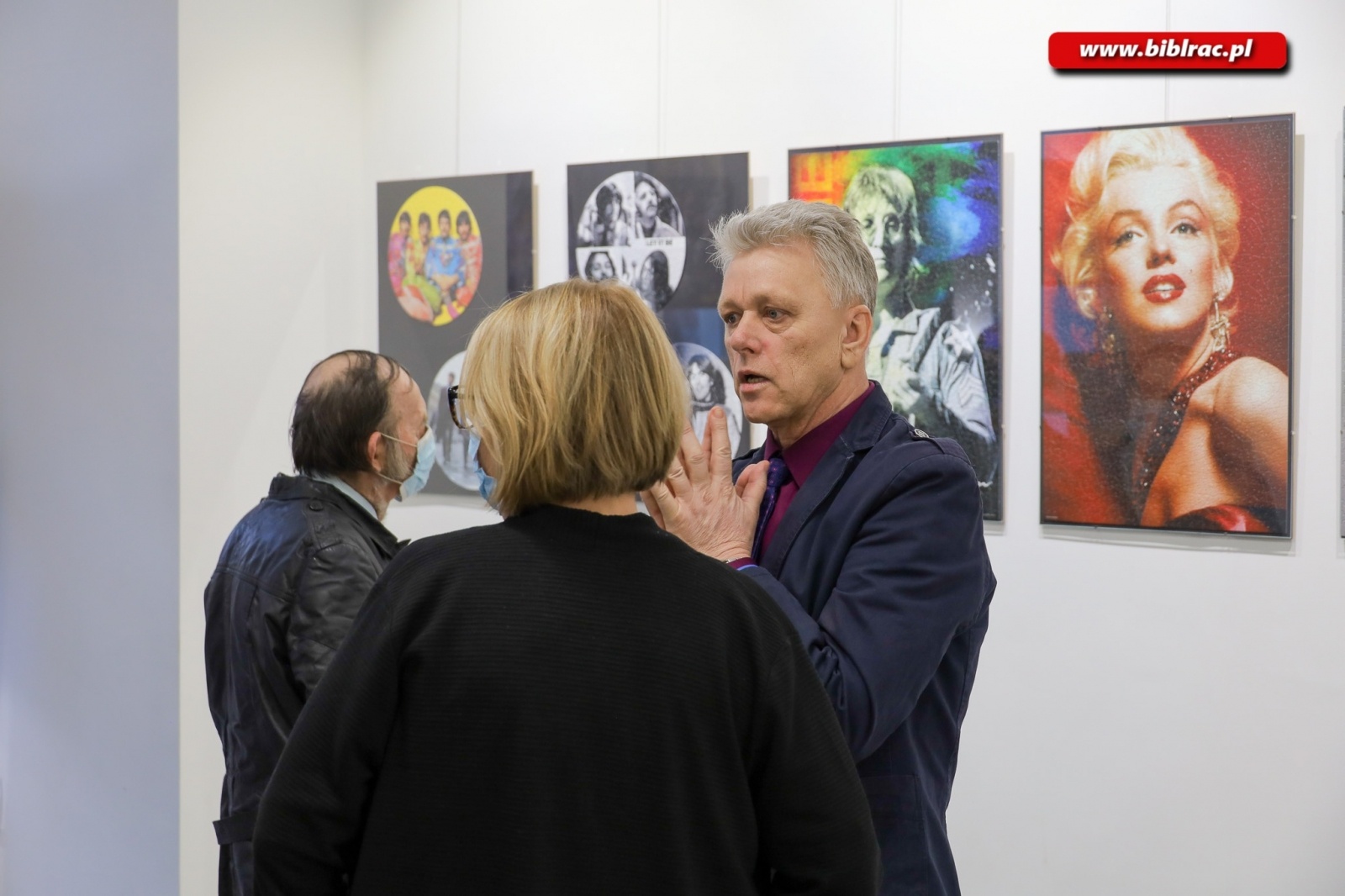 Zdjęcie w galerii na portalu naszraciborz.pl: Sztuka z puzzli. W bibliotece odbył się wernisaż wystawy Jana Świerczka wiadomości z regionu