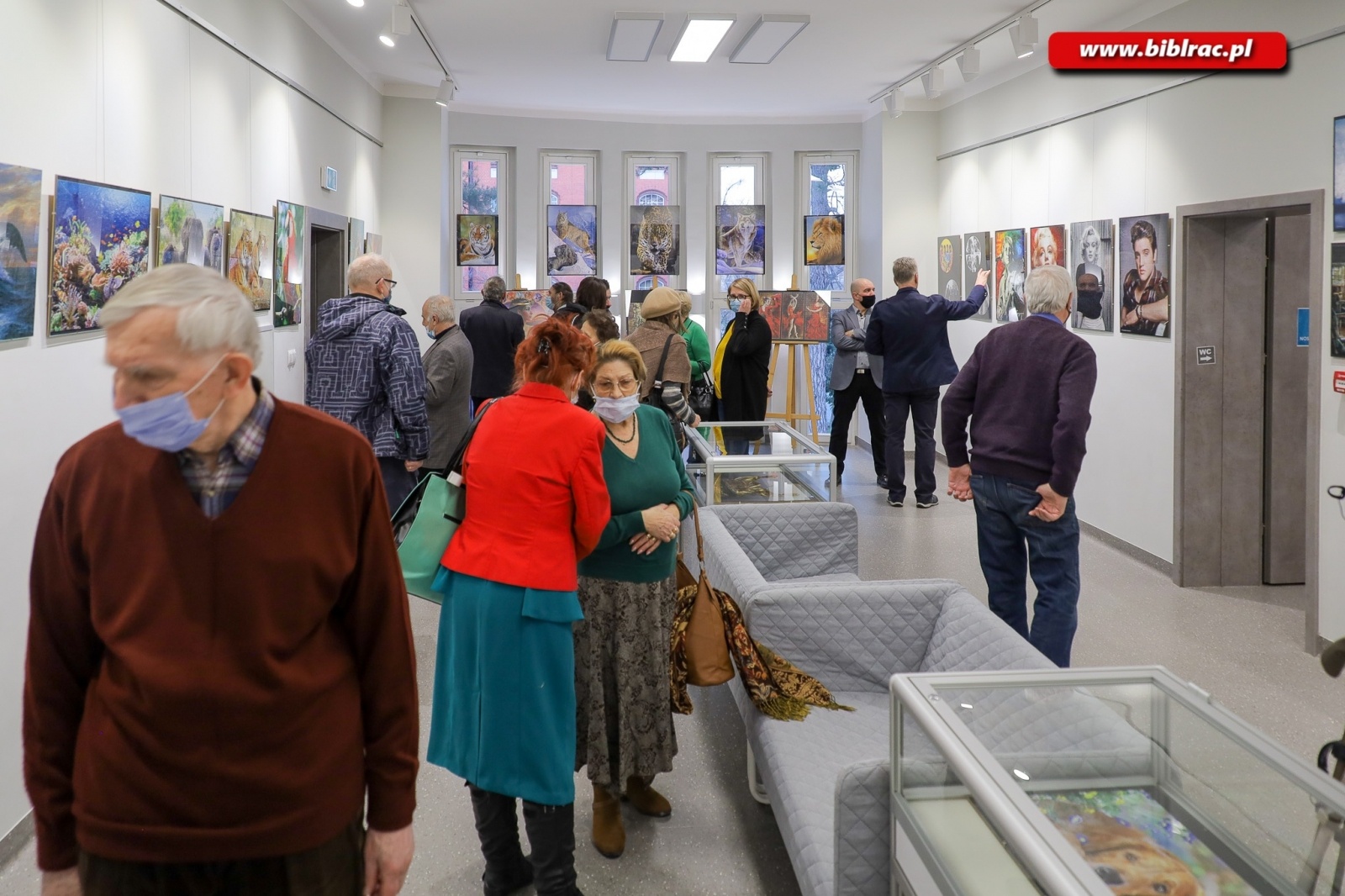 Zdjęcie w galerii na portalu naszraciborz.pl: Sztuka z puzzli. W bibliotece odbył się wernisaż wystawy Jana Świerczka wiadomości z regionu