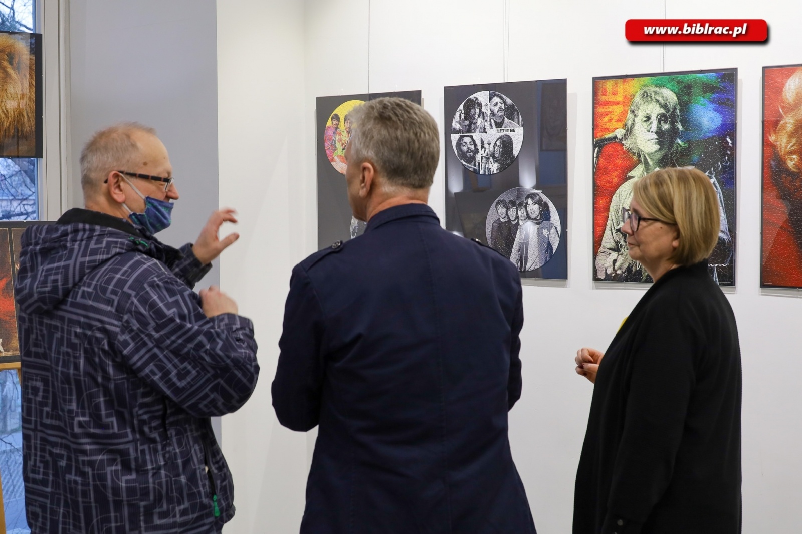 Zdjęcie w galerii na portalu naszraciborz.pl: Sztuka z puzzli. W bibliotece odbył się wernisaż wystawy Jana Świerczka wiadomości z regionu