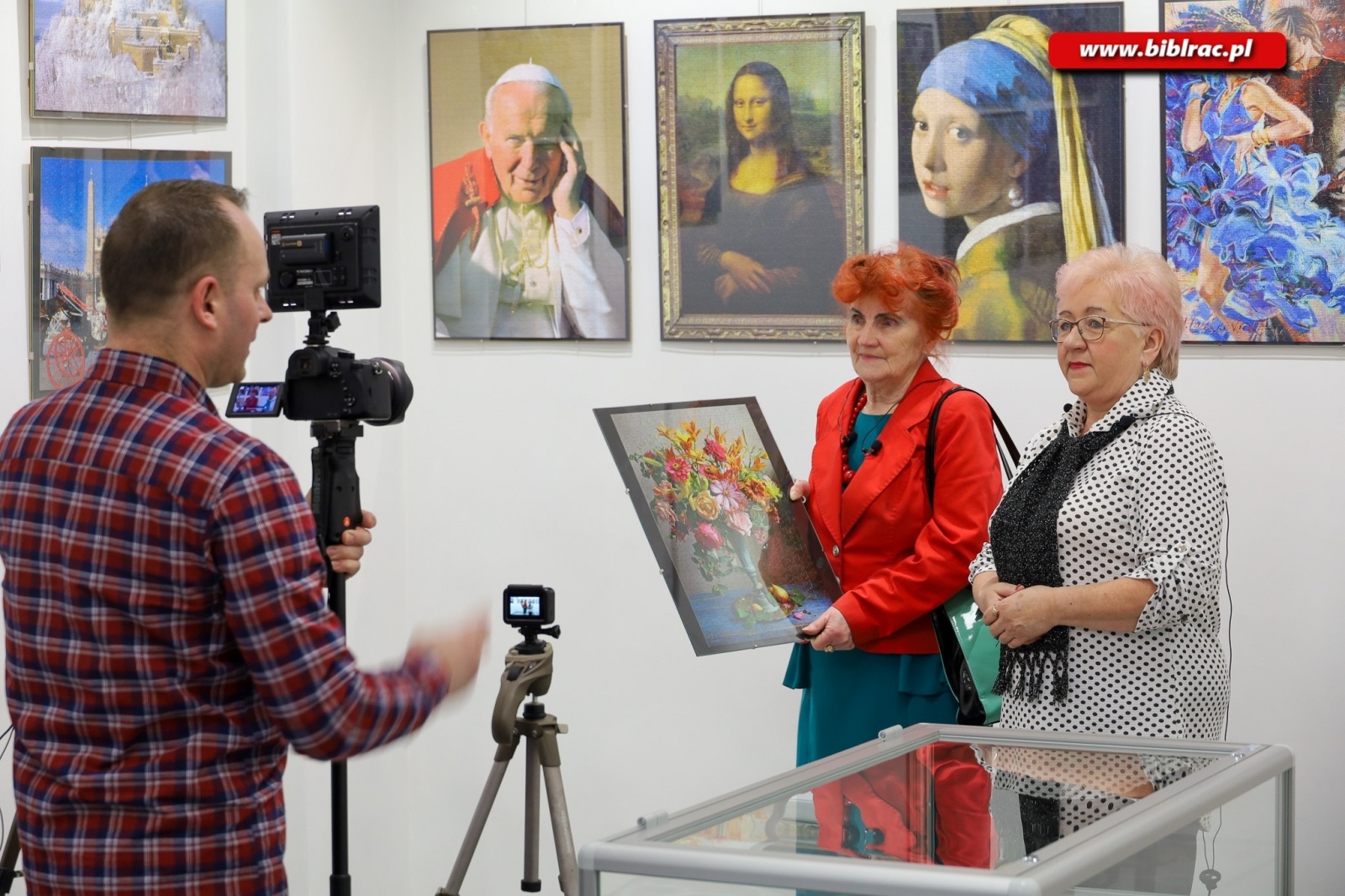 Zdjęcie w galerii na portalu naszraciborz.pl: Sztuka z puzzli. W bibliotece odbył się wernisaż wystawy Jana Świerczka wiadomości z regionu