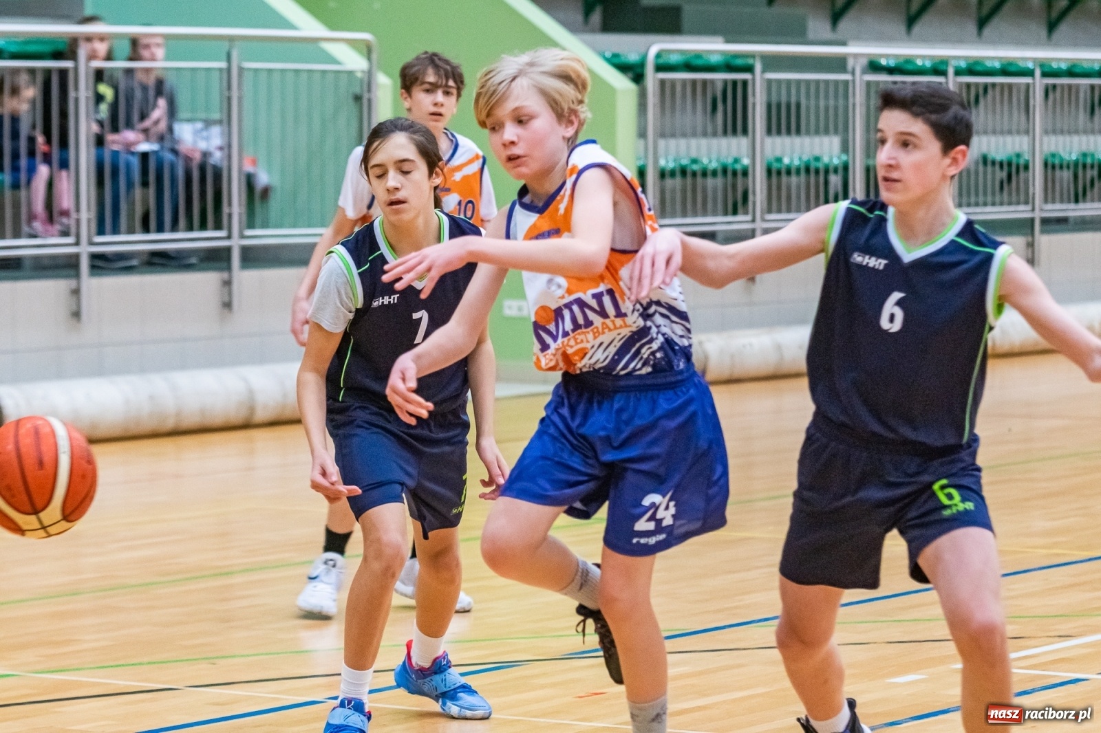 Zdjęcie w galerii na portalu naszraciborz.pl: Koszykarski dreszczowiec w Arenie Rafako z happy endem [FOTO i WIDEO] wiadomości z regionu