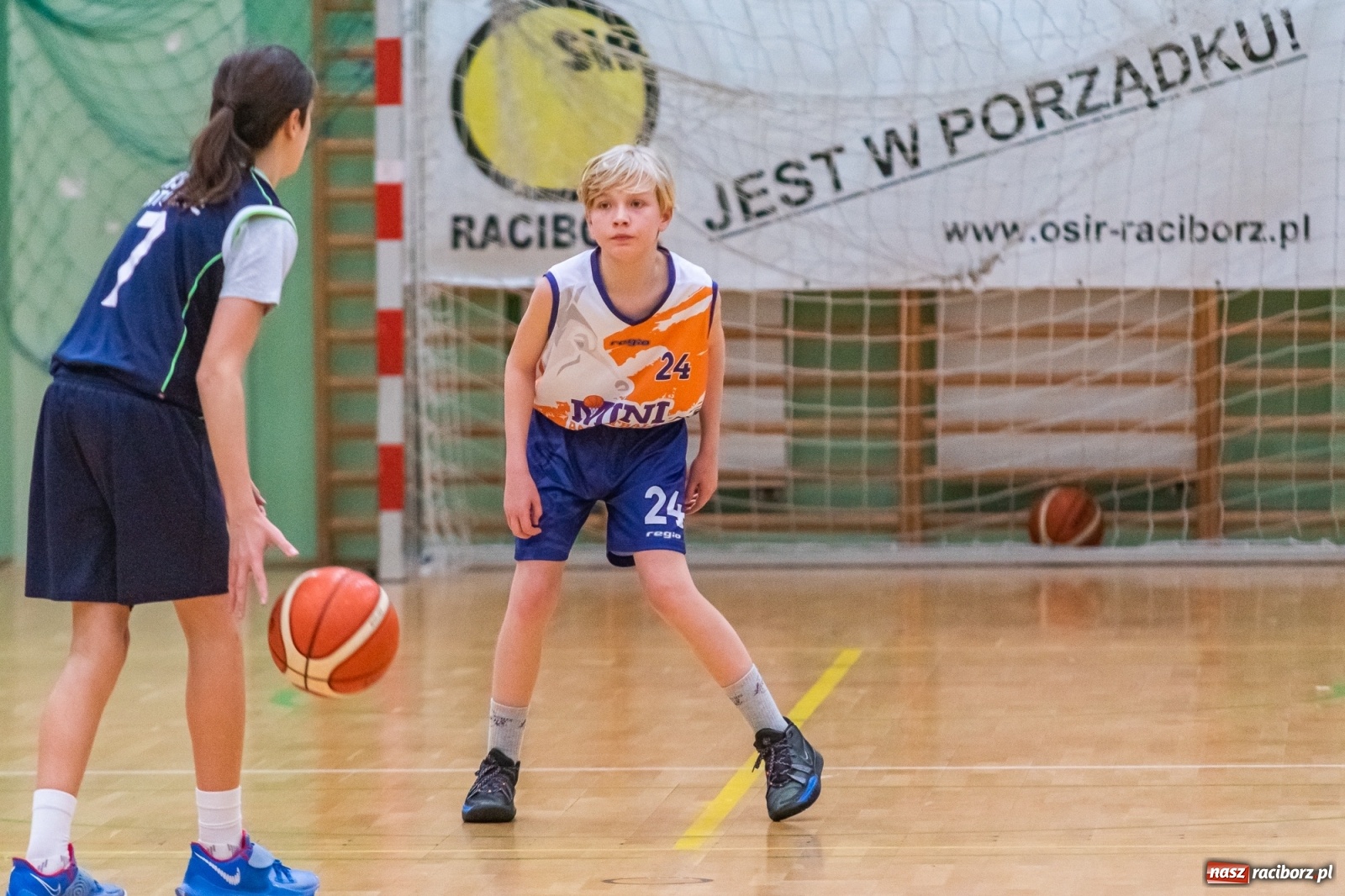 Zdjęcie w galerii na portalu naszraciborz.pl: Koszykarski dreszczowiec w Arenie Rafako z happy endem [FOTO i WIDEO] wiadomości z regionu