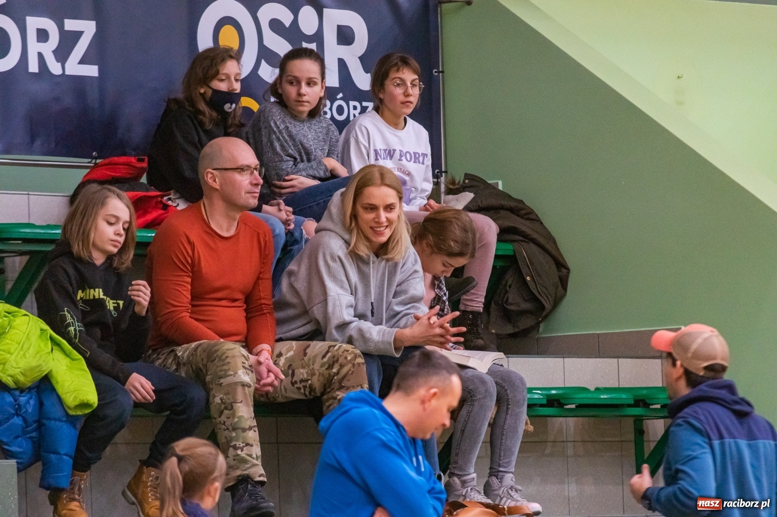 Zdjęcie w galerii na portalu naszraciborz.pl: Koszykarski dreszczowiec w Arenie Rafako z happy endem [FOTO i WIDEO] wiadomości z regionu