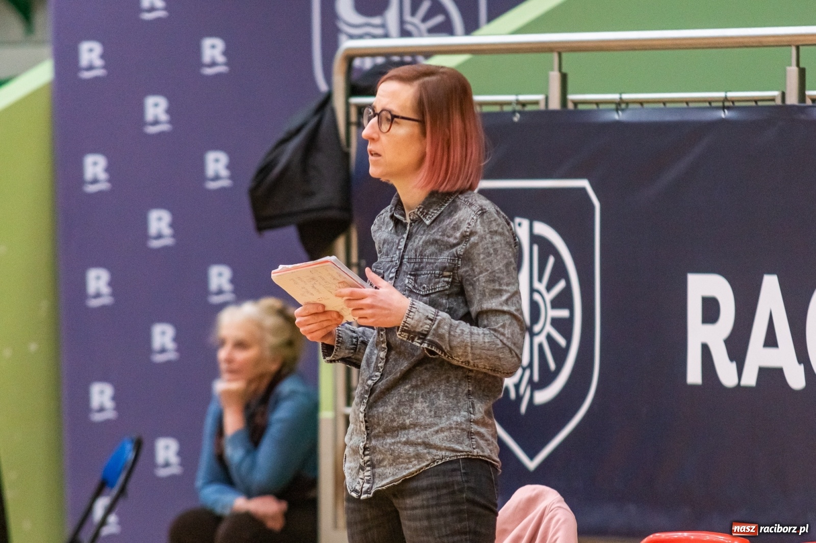 Zdjęcie w galerii na portalu naszraciborz.pl: Koszykarski dreszczowiec w Arenie Rafako z happy endem [FOTO i WIDEO] wiadomości z regionu