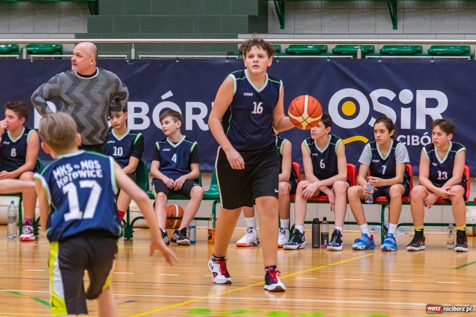 Zdjęcie w galerii na portalu naszraciborz.pl: Koszykarski dreszczowiec w Arenie Rafako z happy endem [FOTO i WIDEO] wiadomości z regionu