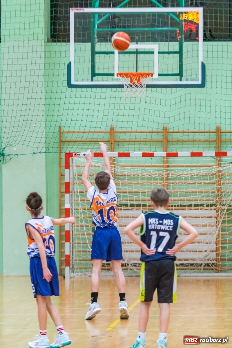 Zdjęcie w galerii na portalu naszraciborz.pl: Koszykarski dreszczowiec w Arenie Rafako z happy endem [FOTO i WIDEO] wiadomości z regionu