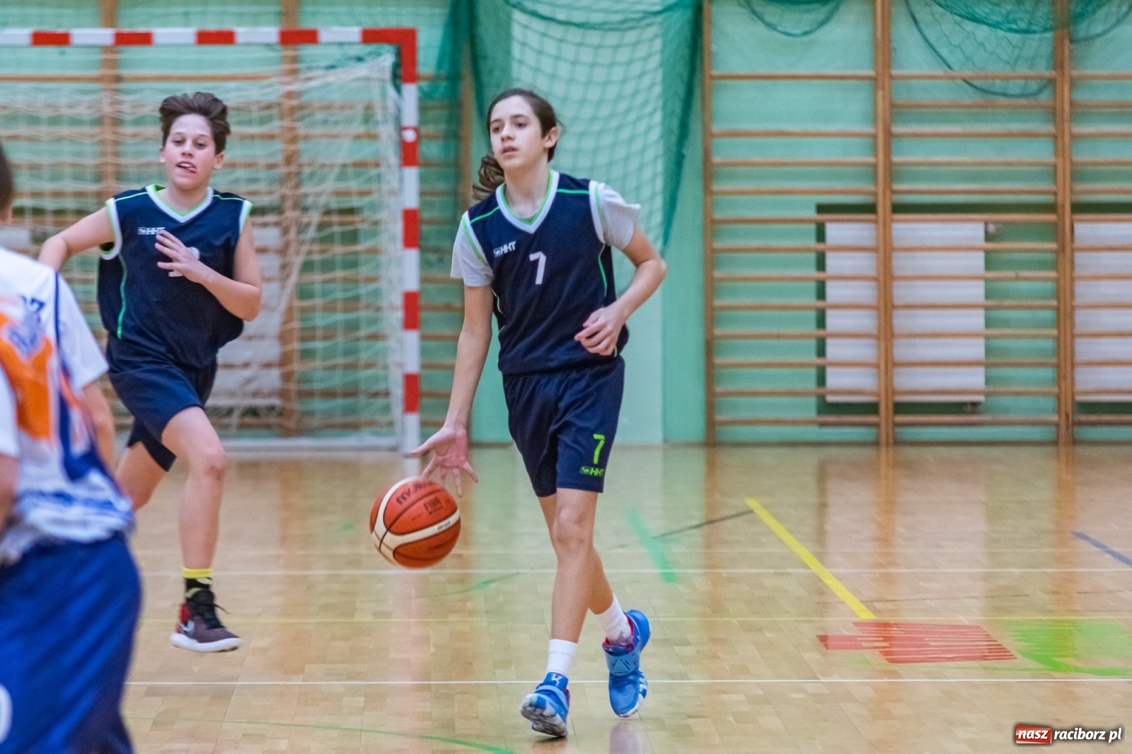 Zdjęcie w galerii na portalu naszraciborz.pl: Koszykarski dreszczowiec w Arenie Rafako z happy endem [FOTO i WIDEO] wiadomości z regionu