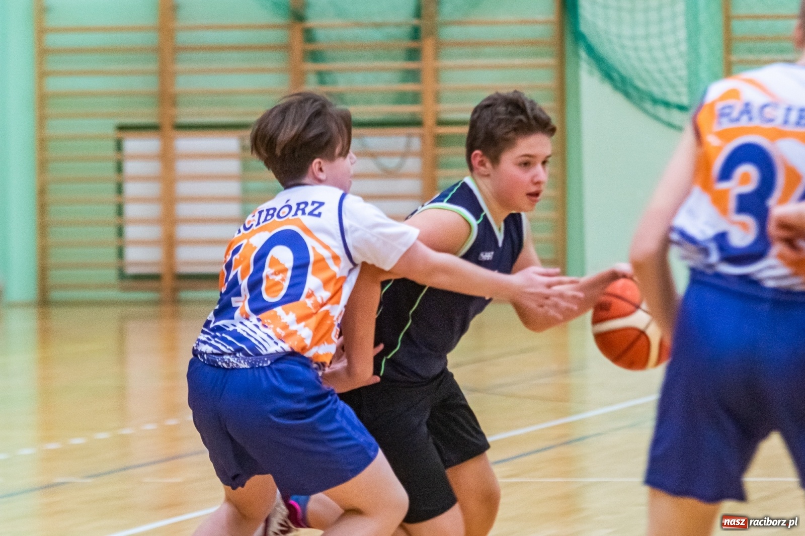 Zdjęcie w galerii na portalu naszraciborz.pl: Koszykarski dreszczowiec w Arenie Rafako z happy endem [FOTO i WIDEO] wiadomości z regionu