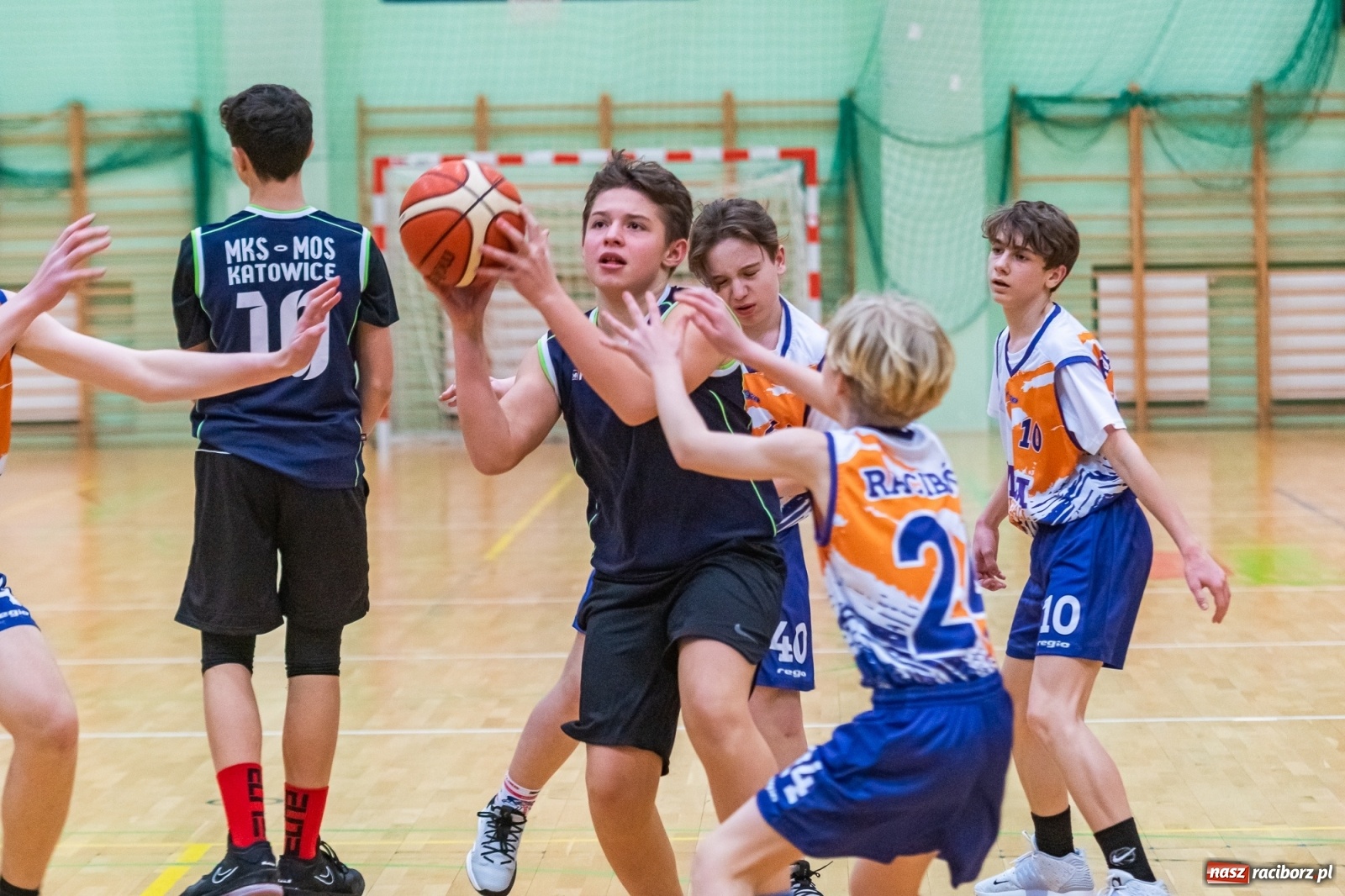 Zdjęcie w galerii na portalu naszraciborz.pl: Koszykarski dreszczowiec w Arenie Rafako z happy endem [FOTO i WIDEO] wiadomości z regionu