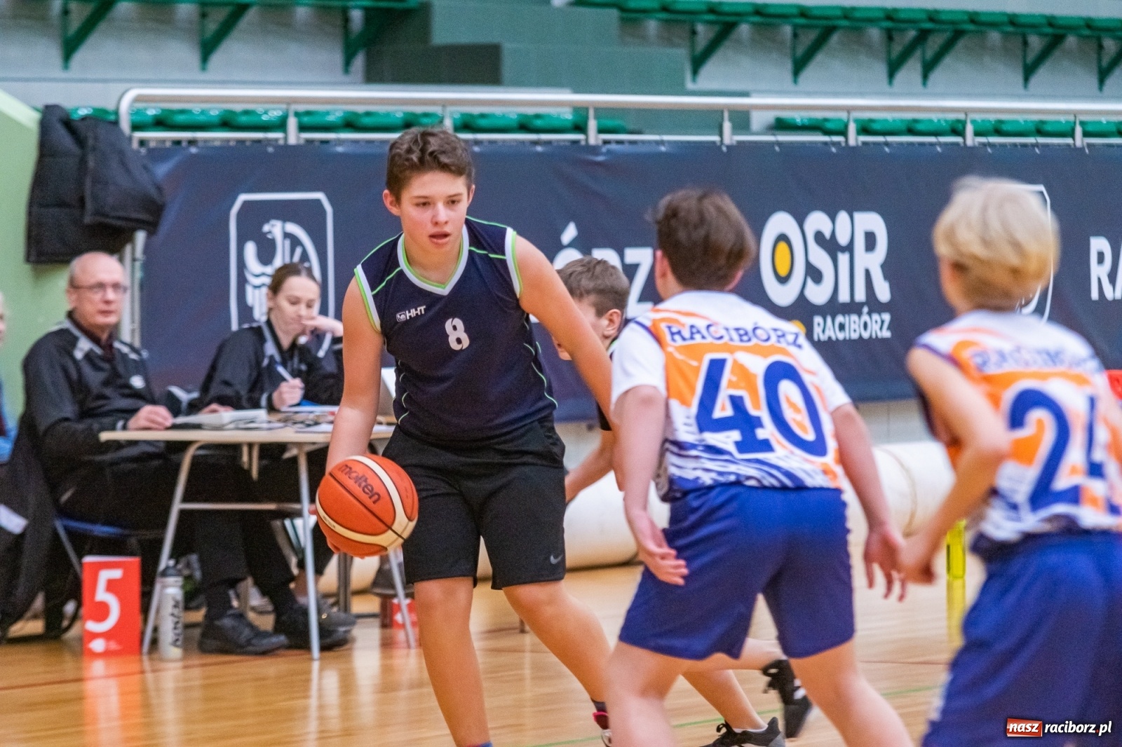 Zdjęcie w galerii na portalu naszraciborz.pl: Koszykarski dreszczowiec w Arenie Rafako z happy endem [FOTO i WIDEO] wiadomości z regionu