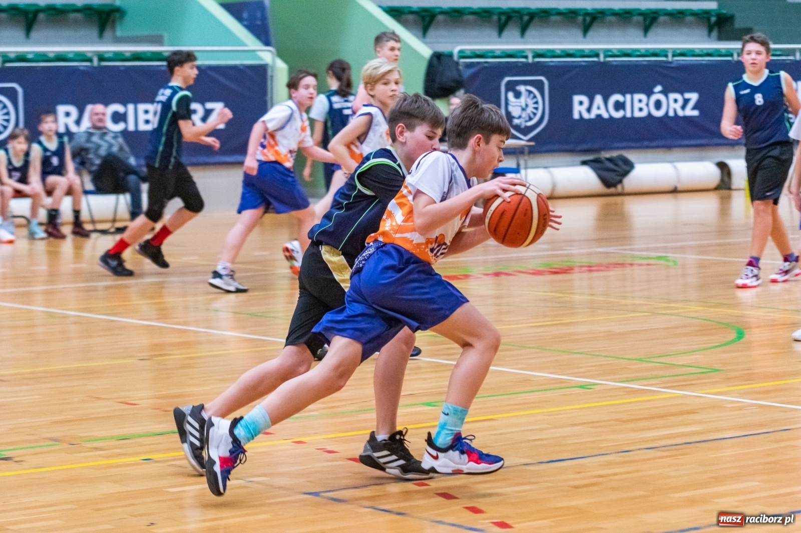 Zdjęcie w galerii na portalu naszraciborz.pl: Koszykarski dreszczowiec w Arenie Rafako z happy endem [FOTO i WIDEO] wiadomości z regionu