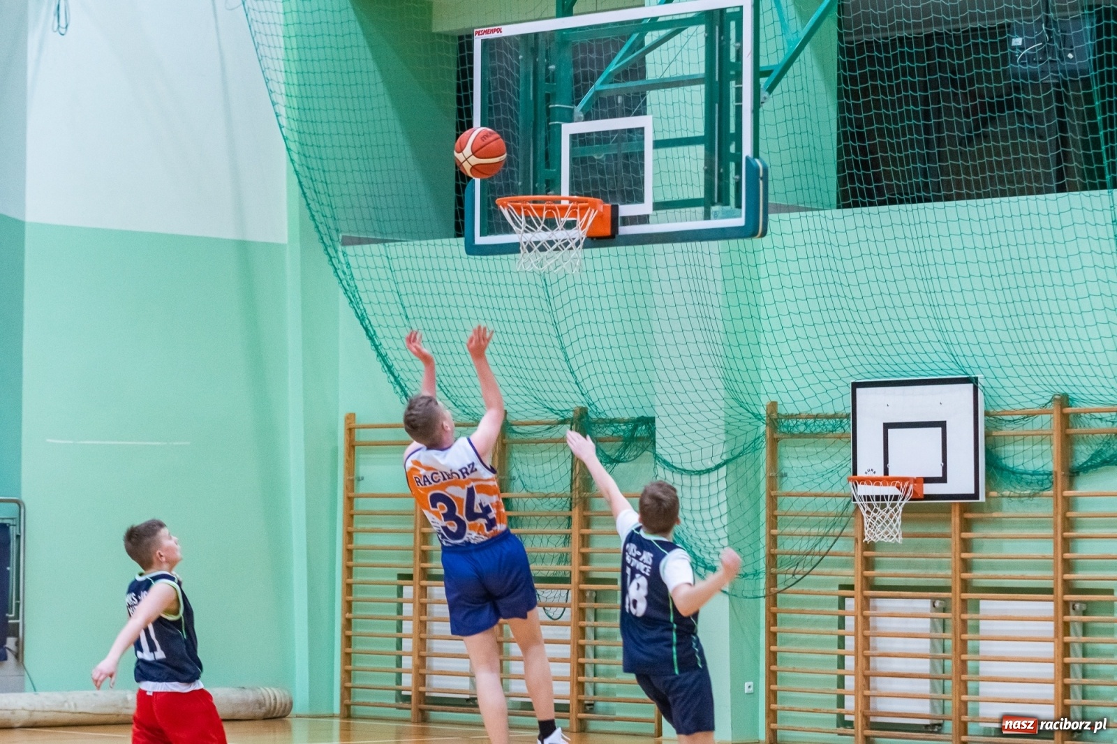 Zdjęcie w galerii na portalu naszraciborz.pl: Koszykarski dreszczowiec w Arenie Rafako z happy endem [FOTO i WIDEO] wiadomości z regionu