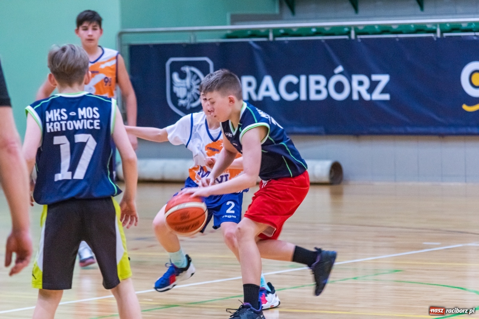 Zdjęcie w galerii na portalu naszraciborz.pl: Koszykarski dreszczowiec w Arenie Rafako z happy endem [FOTO i WIDEO] wiadomości z regionu