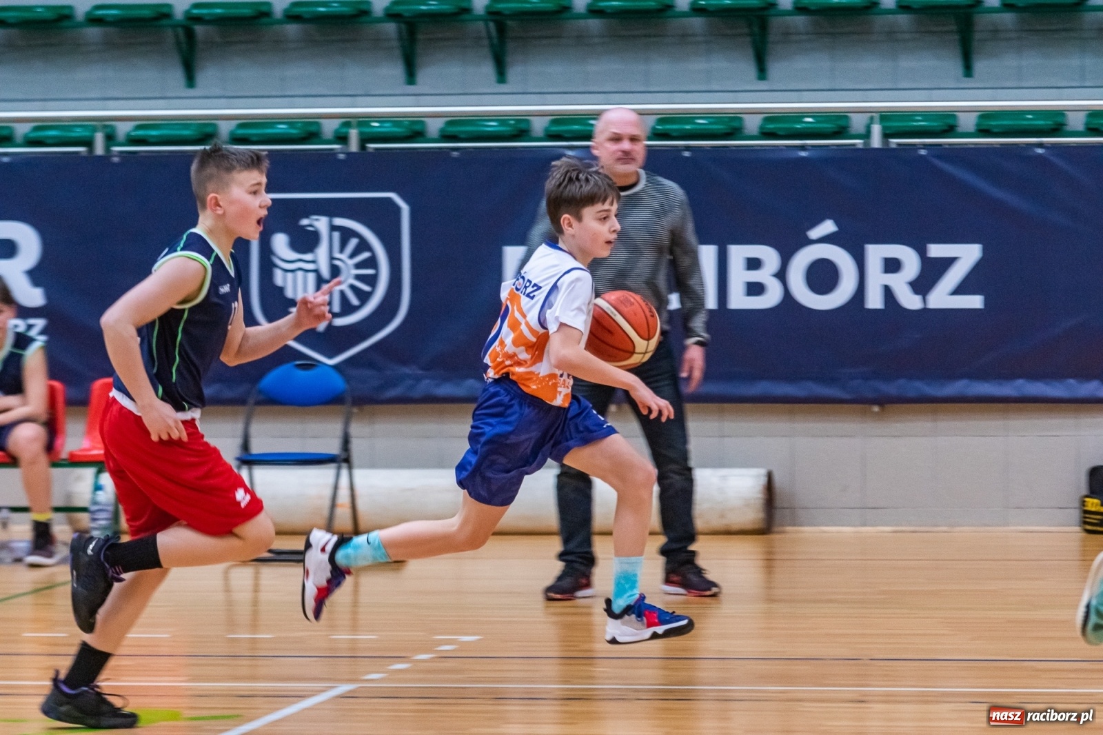Zdjęcie w galerii na portalu naszraciborz.pl: Koszykarski dreszczowiec w Arenie Rafako z happy endem [FOTO i WIDEO] wiadomości z regionu