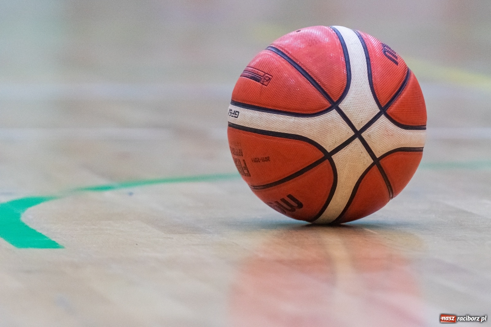 Zdjęcie w galerii na portalu naszraciborz.pl: Koszykarski dreszczowiec w Arenie Rafako z happy endem [FOTO i WIDEO] wiadomości z regionu