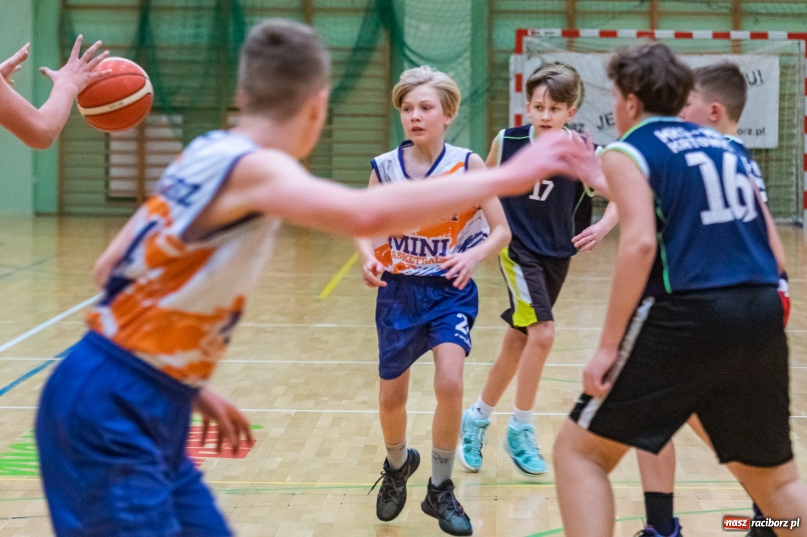 Zdjęcie w galerii na portalu naszraciborz.pl: Koszykarski dreszczowiec w Arenie Rafako z happy endem [FOTO i WIDEO] wiadomości z regionu