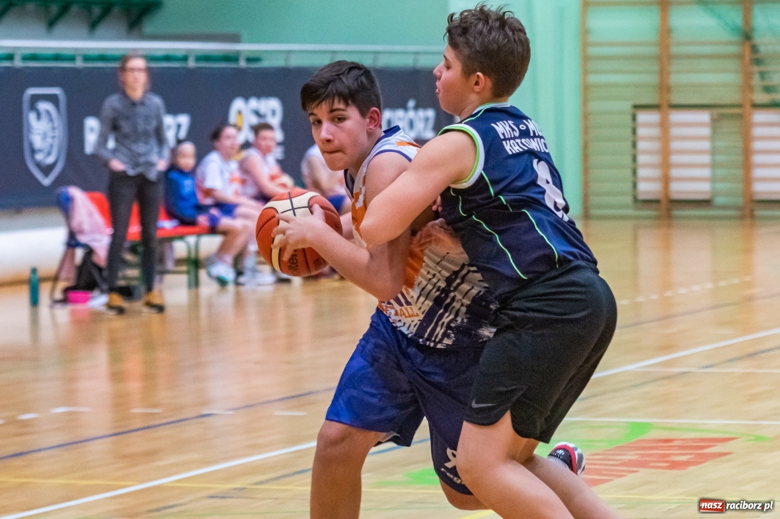 Zdjęcie w galerii na portalu naszraciborz.pl: Koszykarski dreszczowiec w Arenie Rafako z happy endem [FOTO i WIDEO] wiadomości z regionu