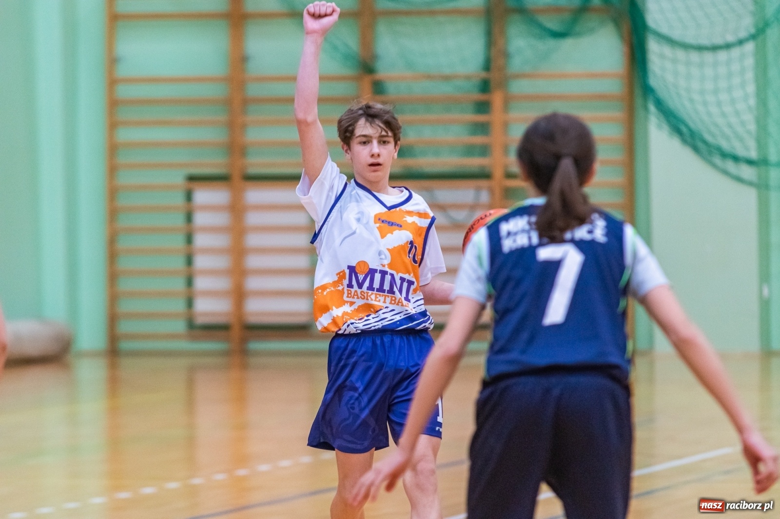 Zdjęcie w galerii na portalu naszraciborz.pl: Koszykarski dreszczowiec w Arenie Rafako z happy endem [FOTO i WIDEO] wiadomości z regionu