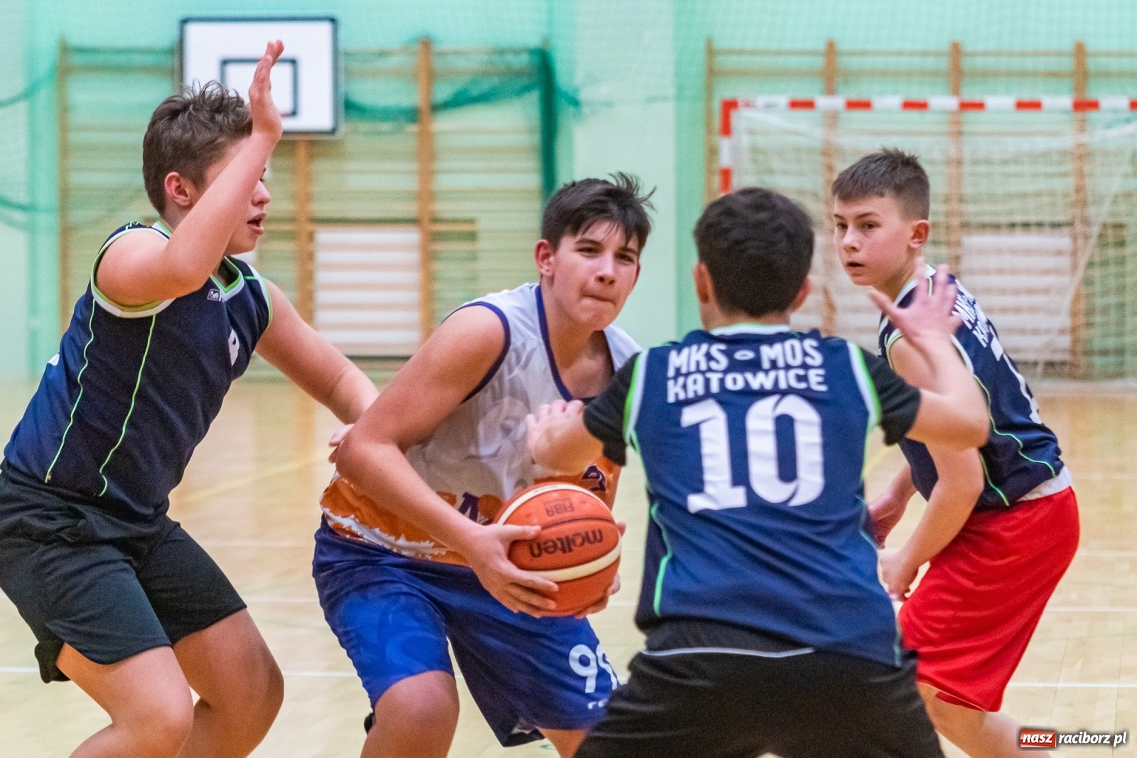 Zdjęcie w galerii na portalu naszraciborz.pl: Koszykarski dreszczowiec w Arenie Rafako z happy endem [FOTO i WIDEO] wiadomości z regionu