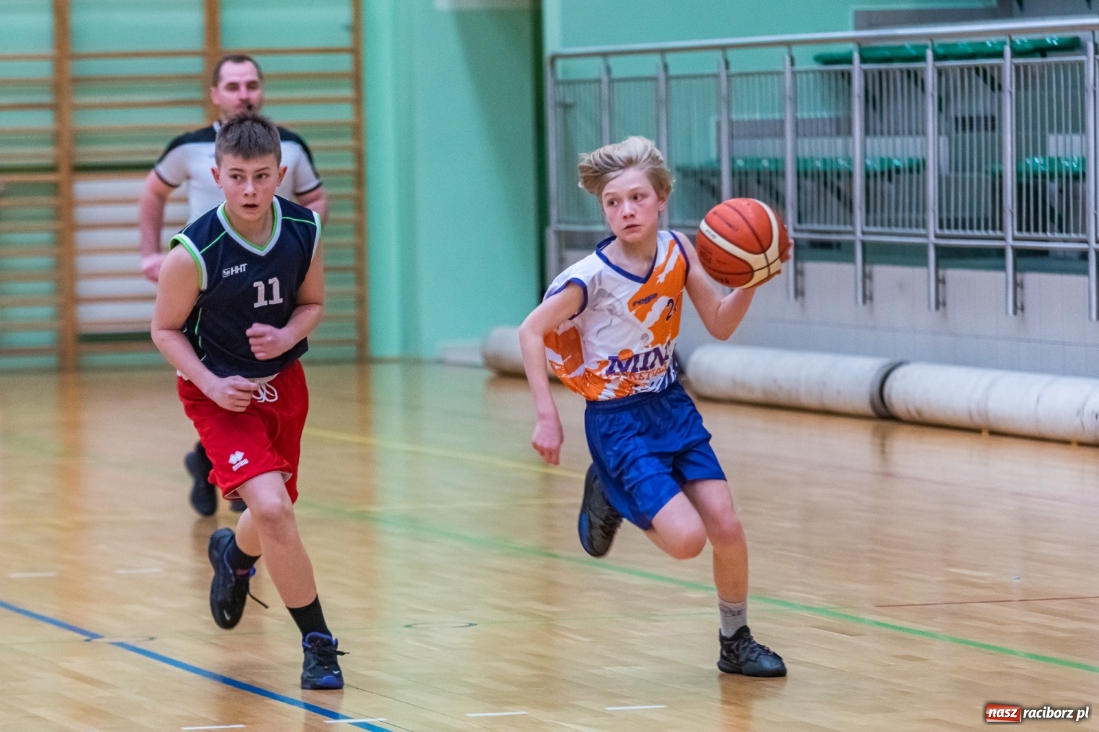 Zdjęcie w galerii na portalu naszraciborz.pl: Koszykarski dreszczowiec w Arenie Rafako z happy endem [FOTO i WIDEO] wiadomości z regionu