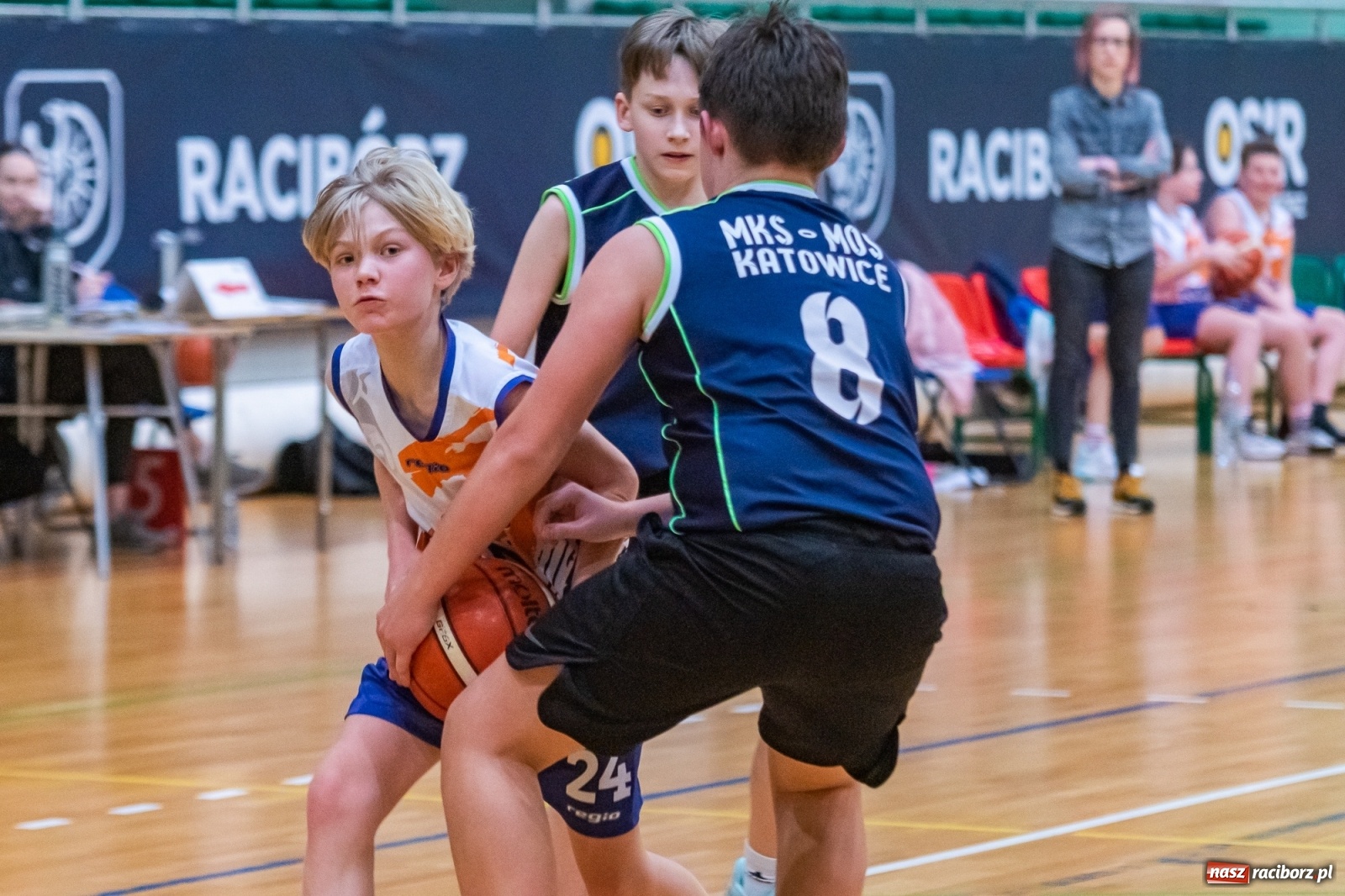 Zdjęcie w galerii na portalu naszraciborz.pl: Koszykarski dreszczowiec w Arenie Rafako z happy endem [FOTO i WIDEO] wiadomości z regionu